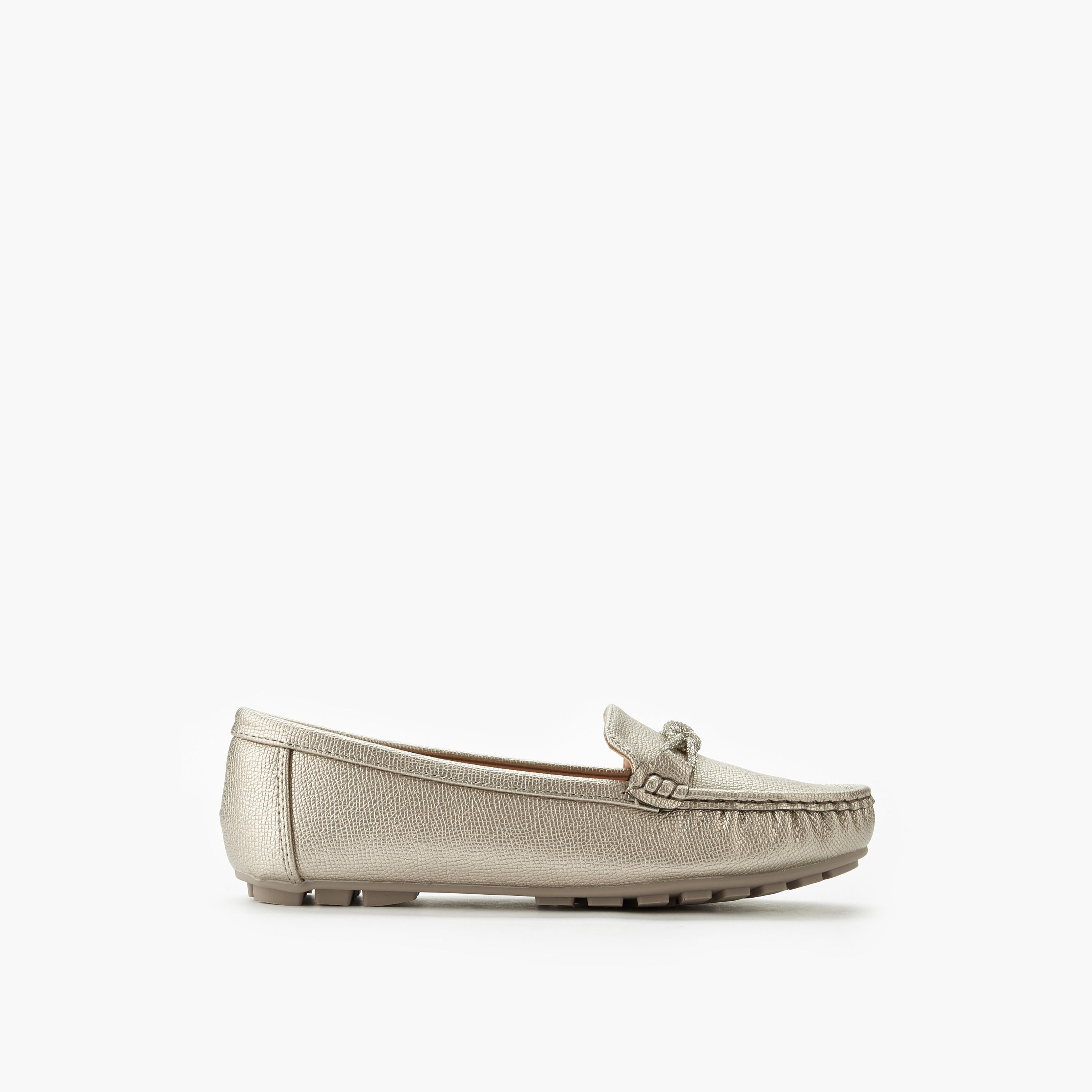 حذاء خفيف مزين بتفاصيل للنساء من لو كونفورت-women-shoes-flats-moccasins-image-3