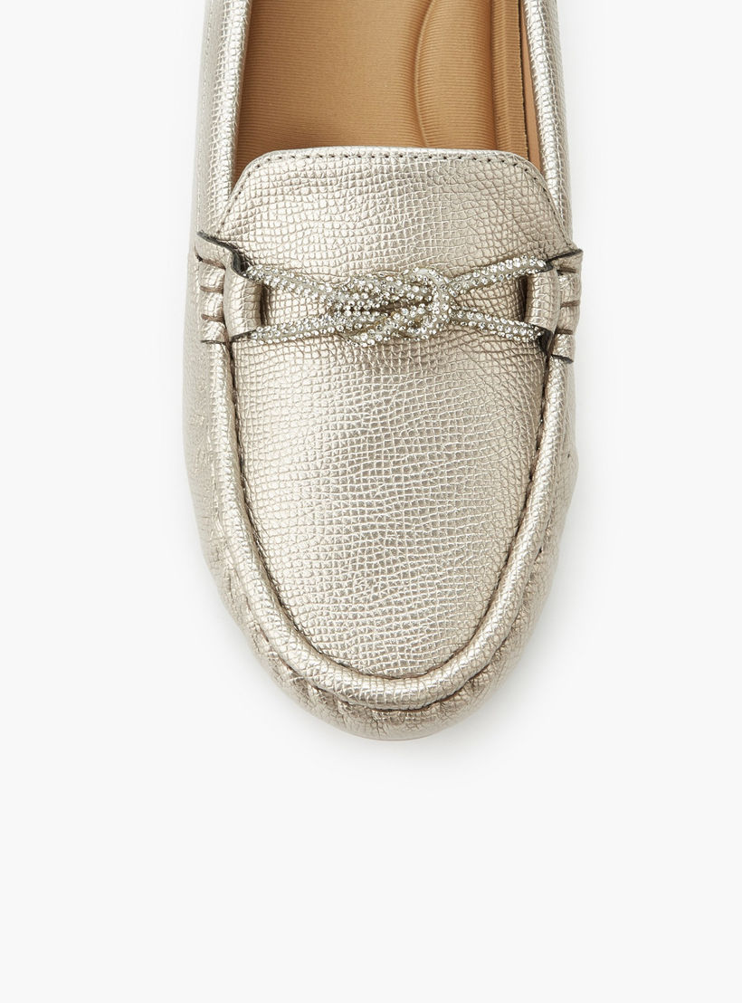 حذاء خفيف مزين بتفاصيل للنساء من لو كونفورت-women-shoes-flats-moccasins-image-4