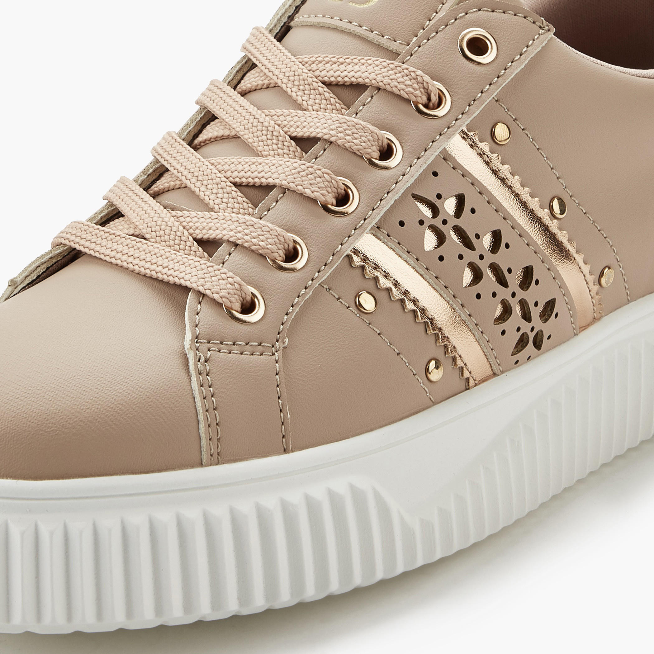 حذاء سنيكرز برباط إغلاق للنساء من فلورا بيلا-women-shoes-sneakers-image-3