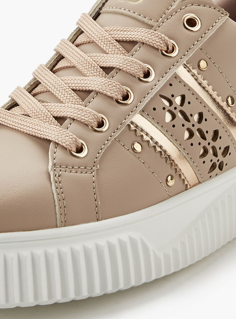 حذاء سنيكرز برباط إغلاق للنساء من فلورا بيلا-women-shoes-sneakers-image-3