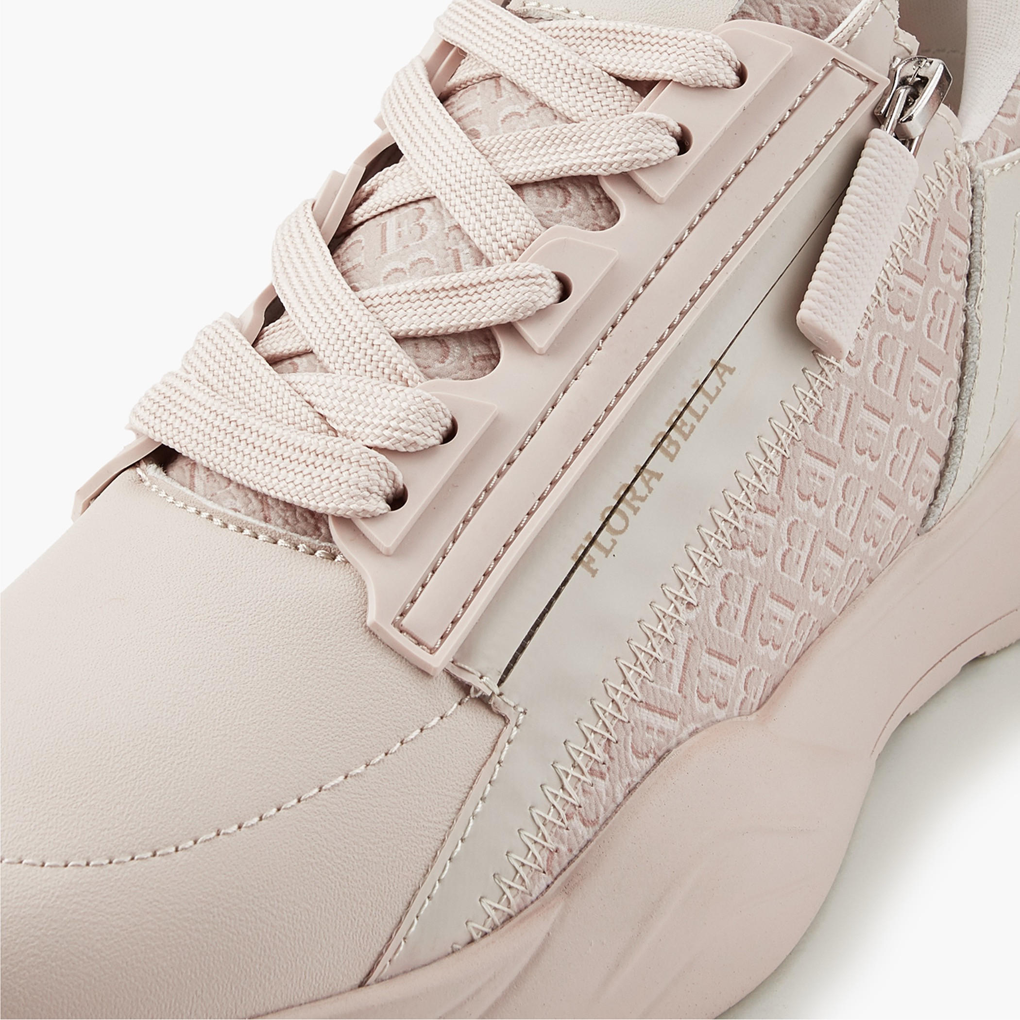 حذاء سنيكرز برباط إغلاق وطبعات مونوجرام من فلورا بيلا-women-shoes-sneakers-image-4