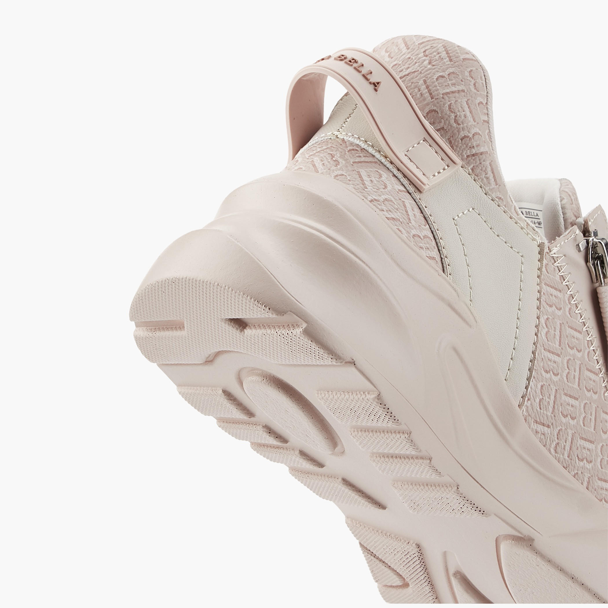 حذاء سنيكرز برباط إغلاق وطبعات مونوجرام من فلورا بيلا-women-shoes-sneakers-image-5
