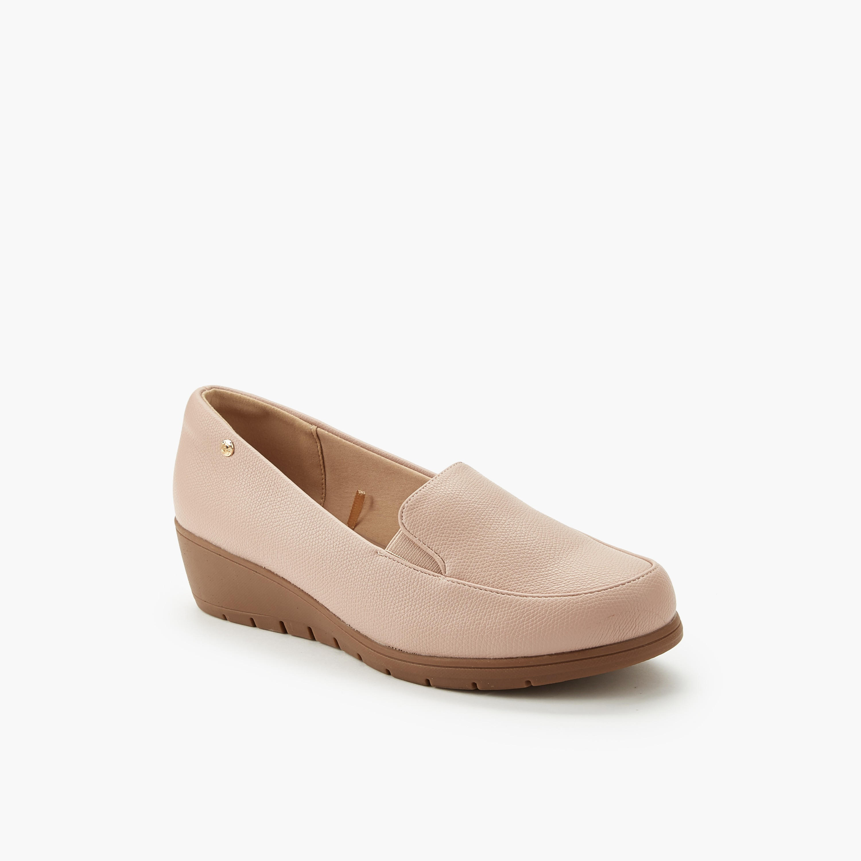 حذاء لوفر بكعب ويدج من فلورا بيلا-women-shoes-heels-image-2
