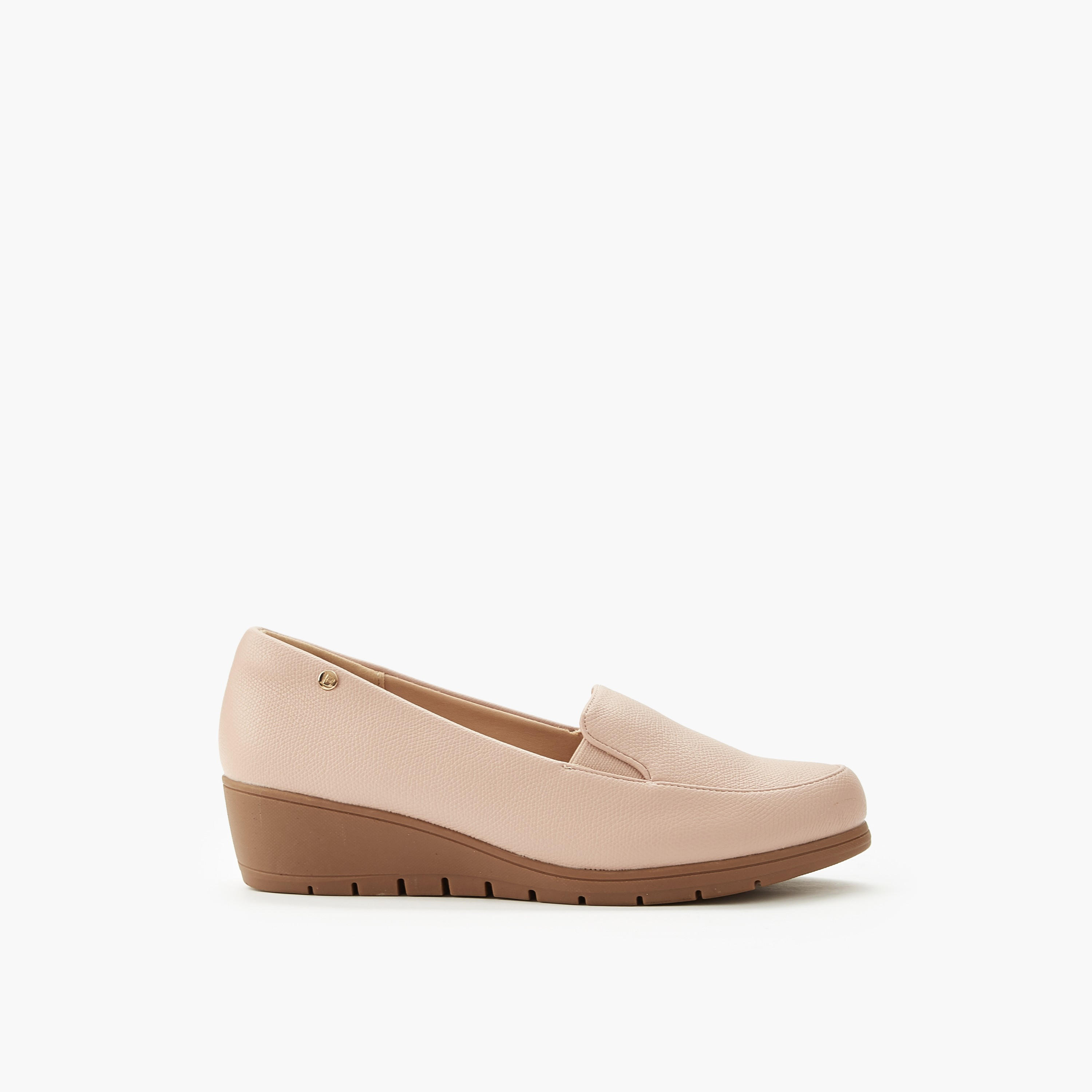 حذاء لوفر بكعب ويدج من فلورا بيلا-women-shoes-heels-image-3