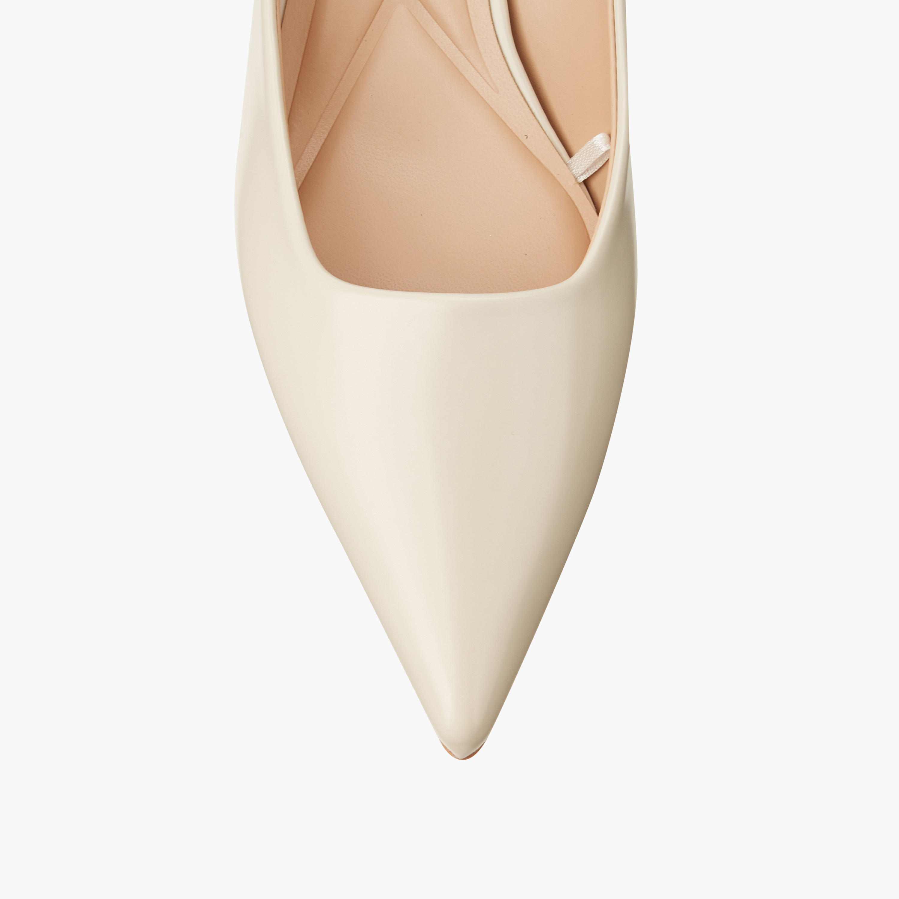 حذاء بمقدمة مدببة وكعب صغير للنساء من سيليست-women-shoes-heels-image-4