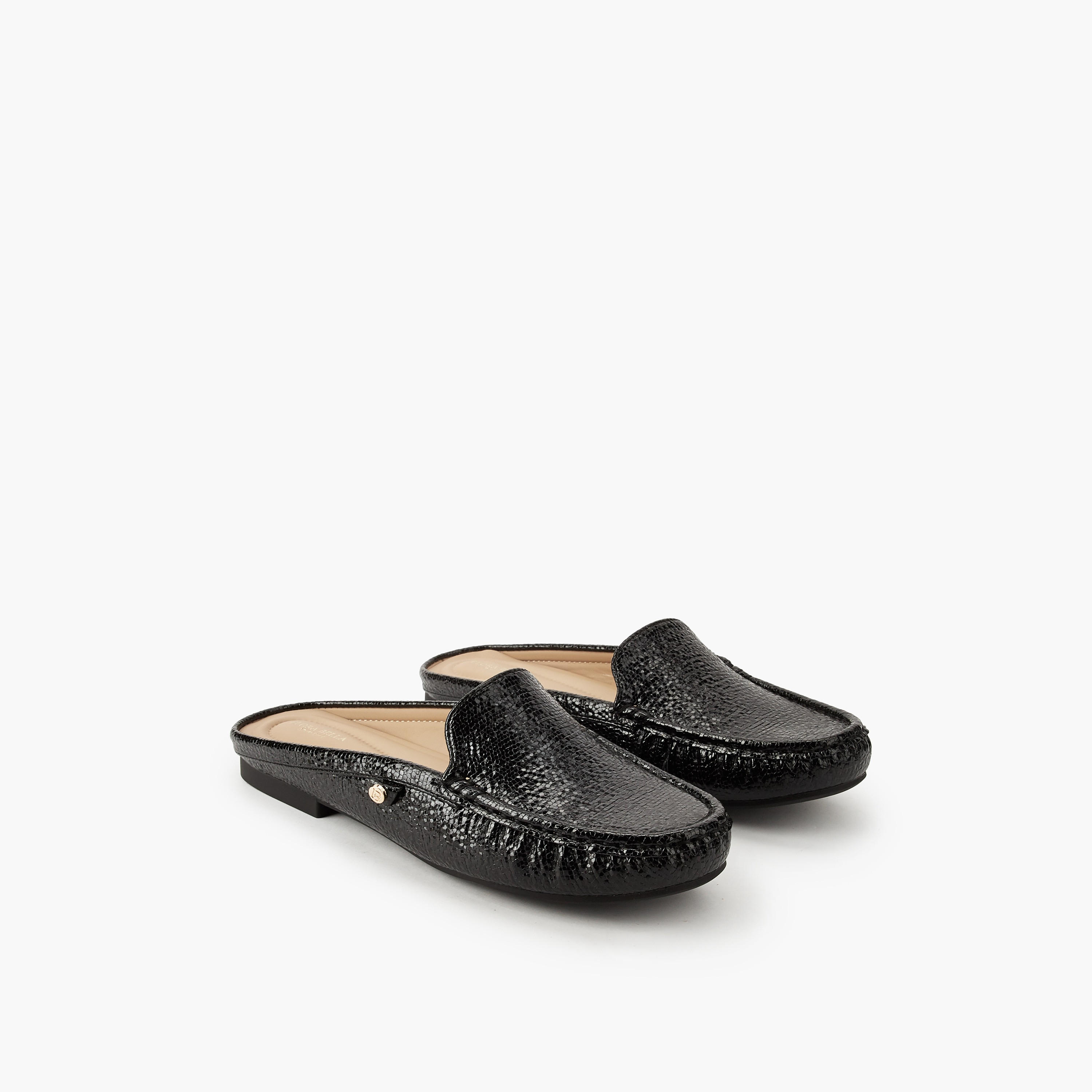 حذاء ميول بارز الملمس للنساء من فلورا بيلا-women-shoes-flats-mules-image-1