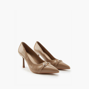 حذاء بومب بمقدمة مدببة وزينة ميتاليك وكعب رفيع من فلورا بيلا-women-shoes-heels-image-1