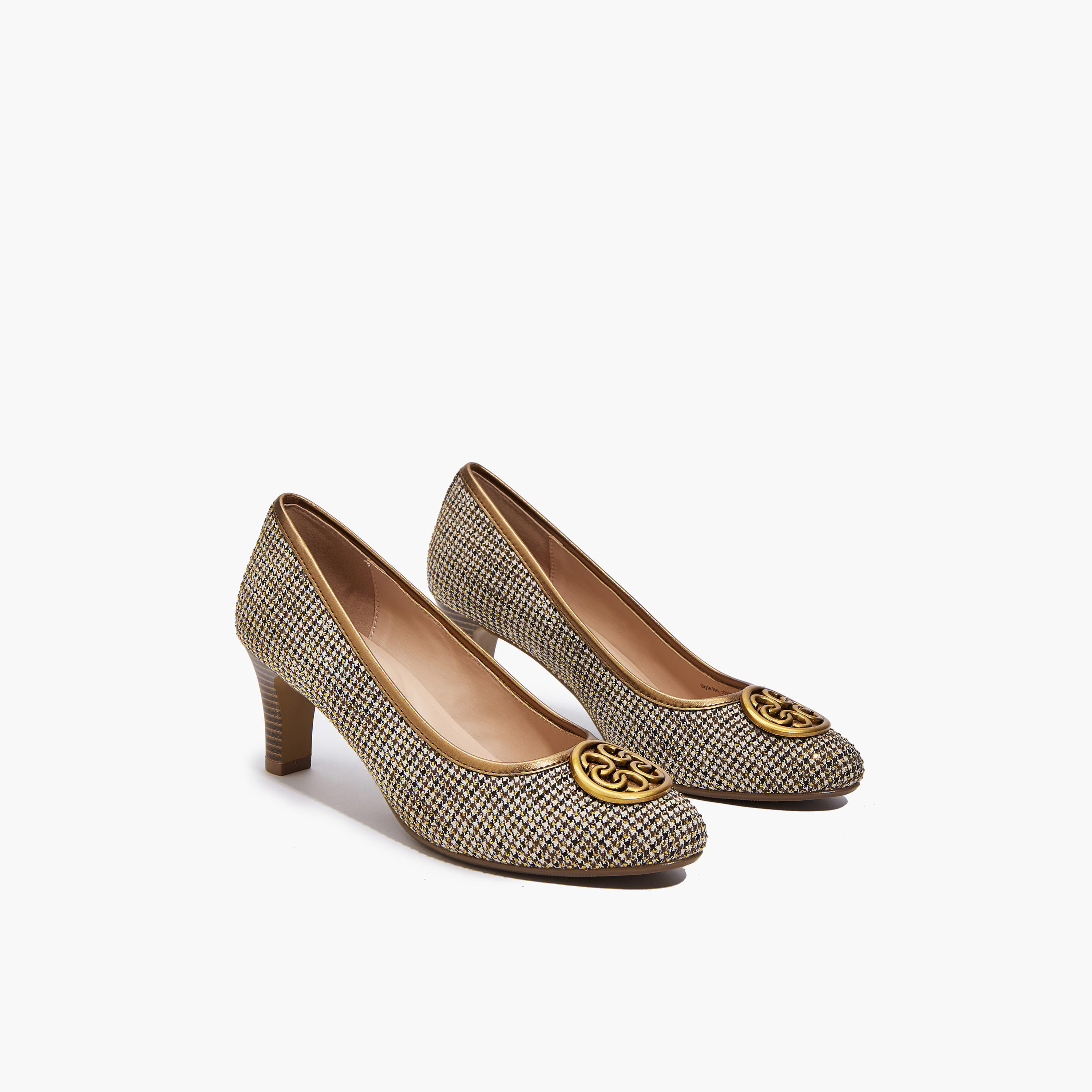 حذاء كلاسيكي بكعب عريض وزينة شعار للنساء من سيليست-women-shoes-heels-image-1