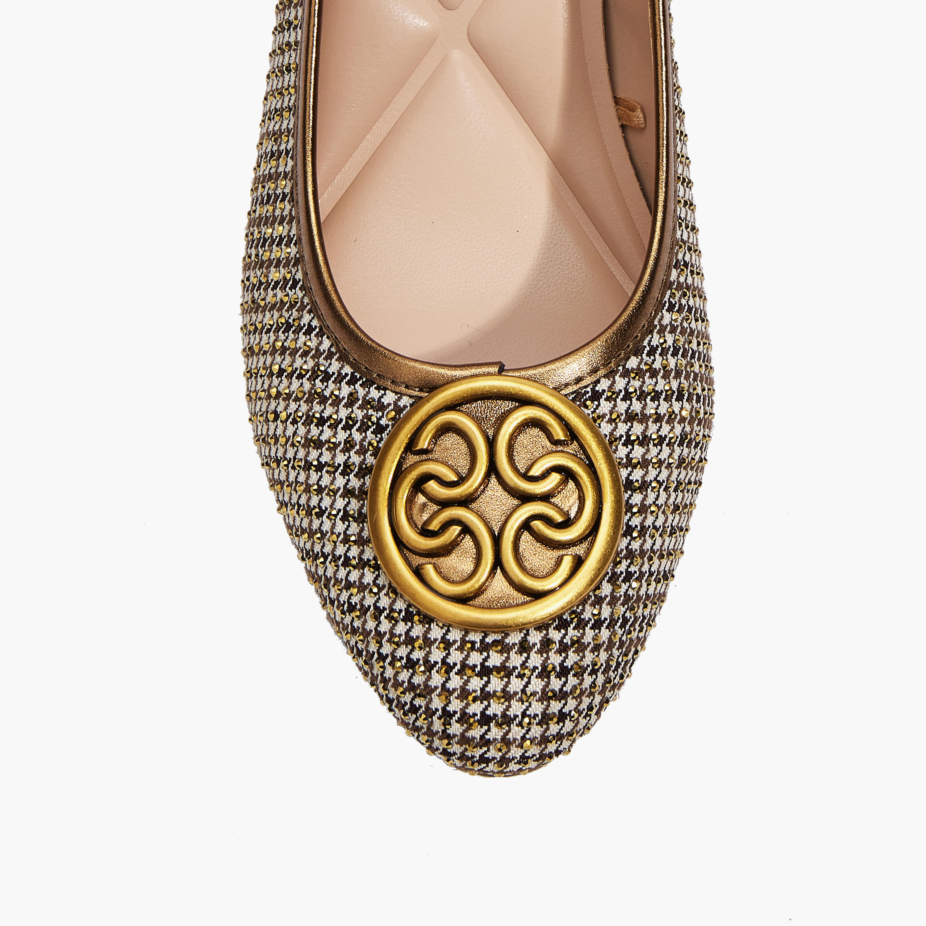 حذاء كلاسيكي بكعب عريض وزينة شعار للنساء من سيليست-women-shoes-heels-image-4