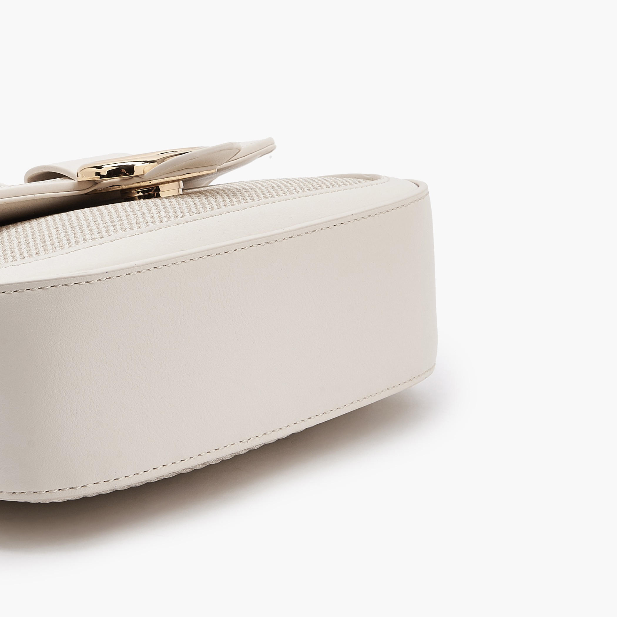 شنطة كروس بودي بارزة الملمس بحزام قابل للتعديل من فلورا بيلا-women-bagsandwallets-handbags-image-6