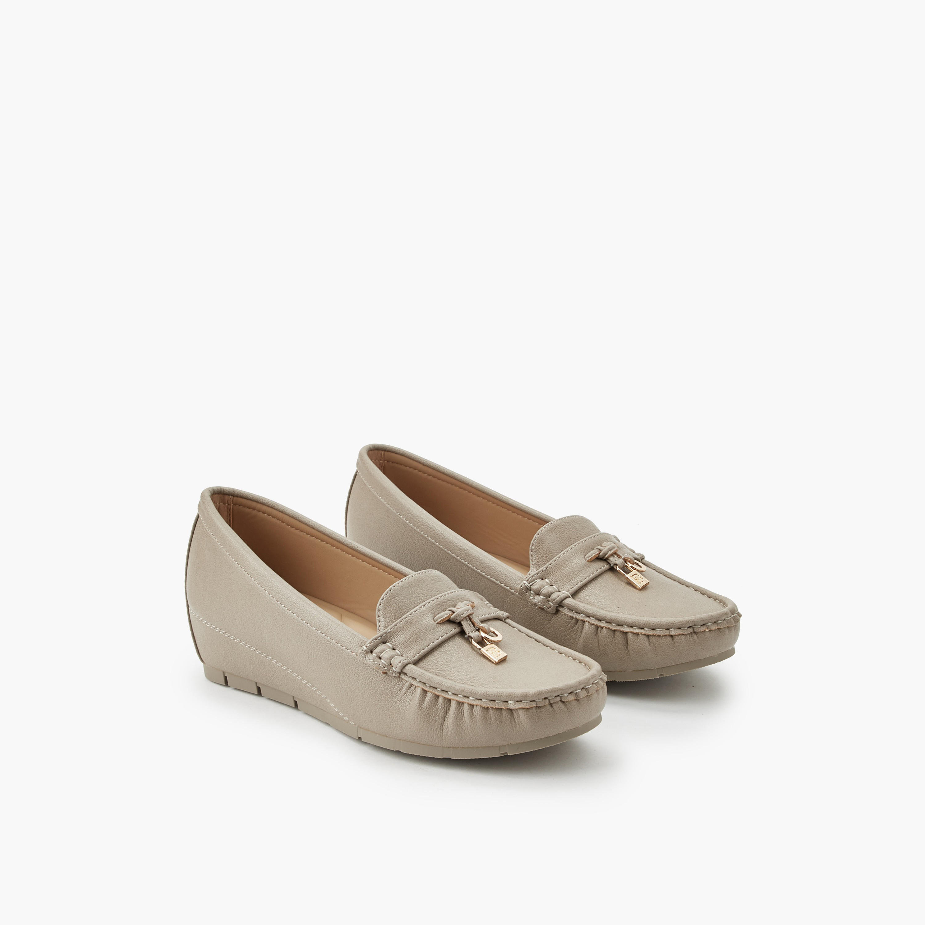حذاء لوفر بكعب ويدج للنساء من فلورا بيلا-women-shoes-heels-image-1
