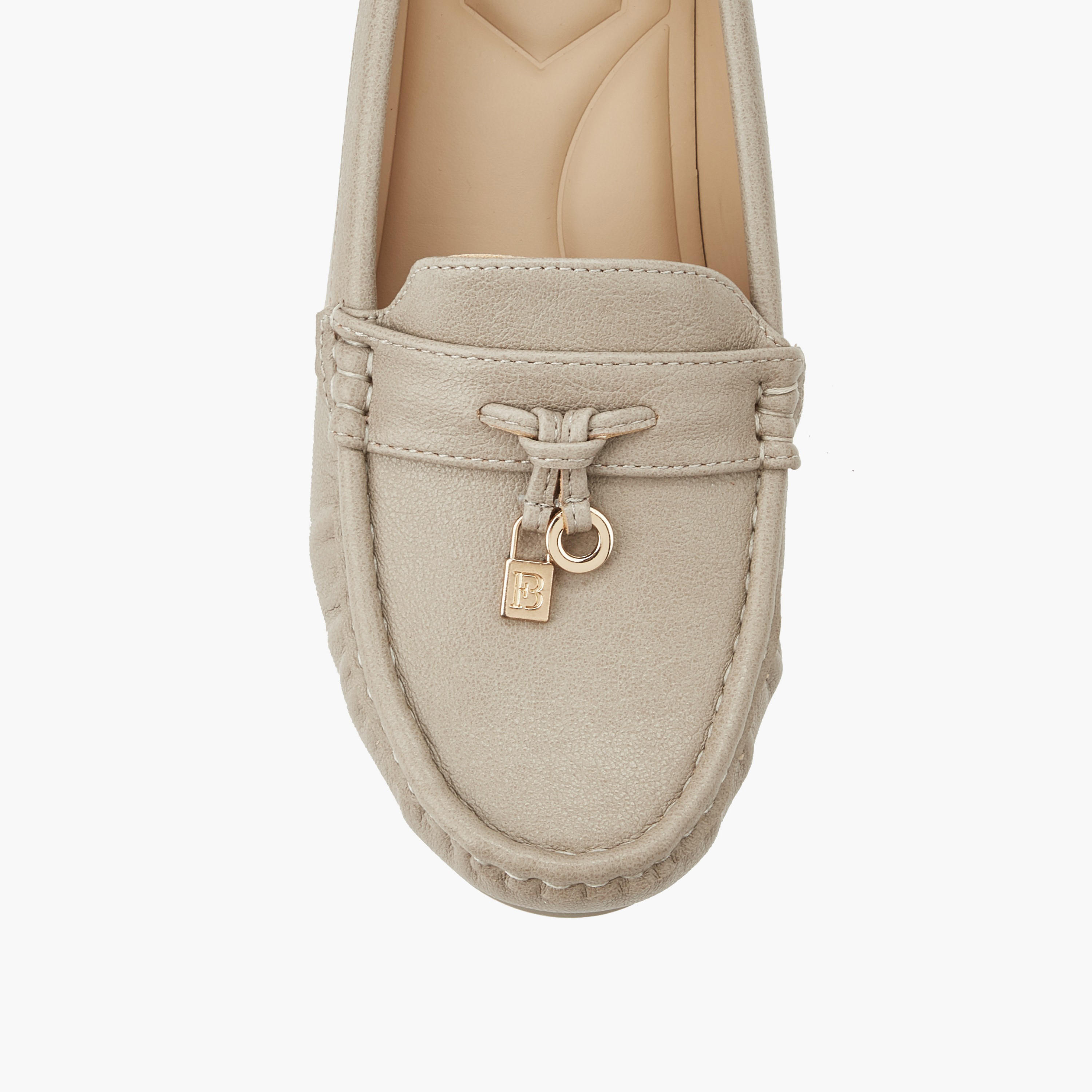 حذاء لوفر بكعب ويدج للنساء من فلورا بيلا-women-shoes-heels-image-4
