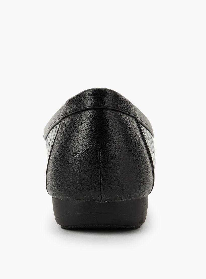 حذاء موكاسين بزينة شرّابة للنساء من فلورا بيلا-women-shoes-flats-moccasins-image-4