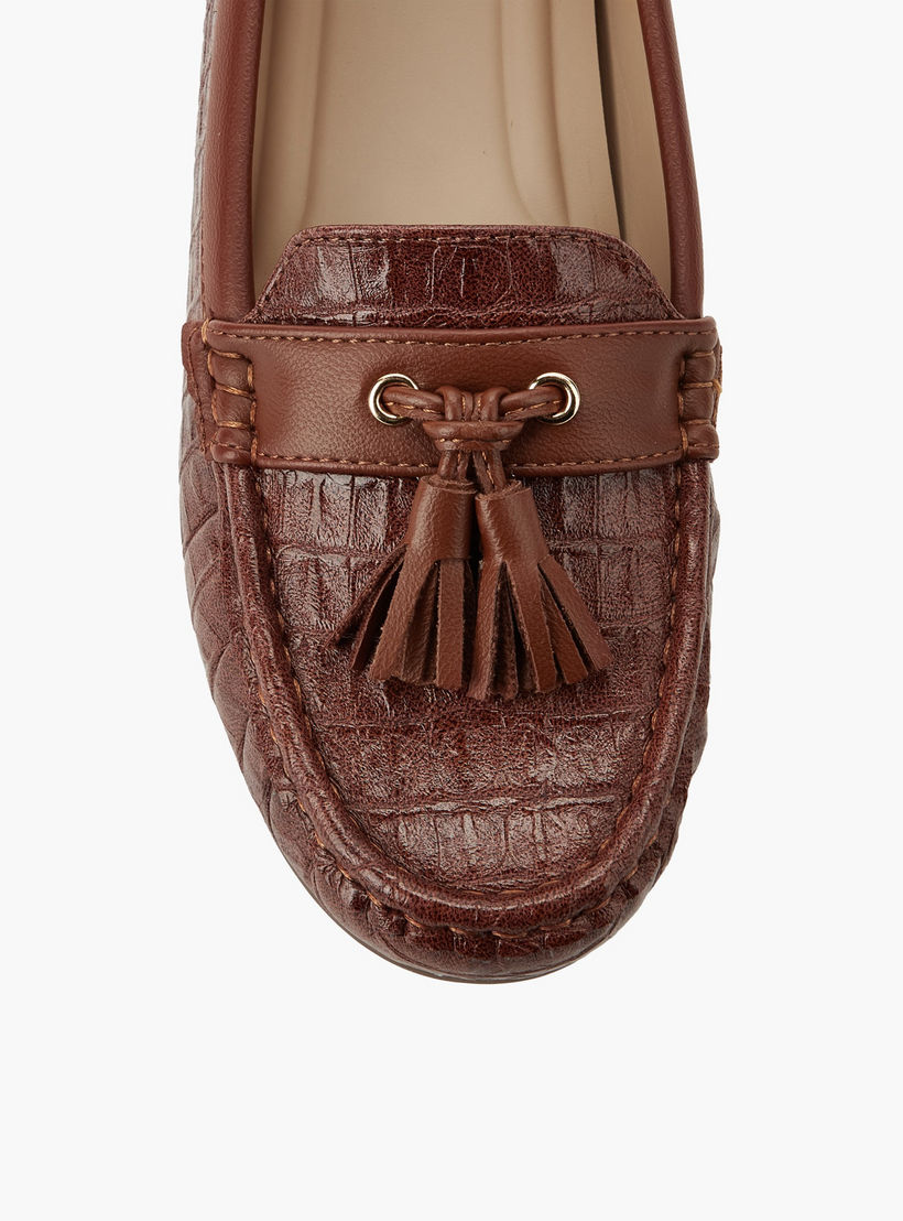 حذاء موكاسين بزينة شرّابة للنساء من فلورا بيلا-women-shoes-flats-moccasins-image-5