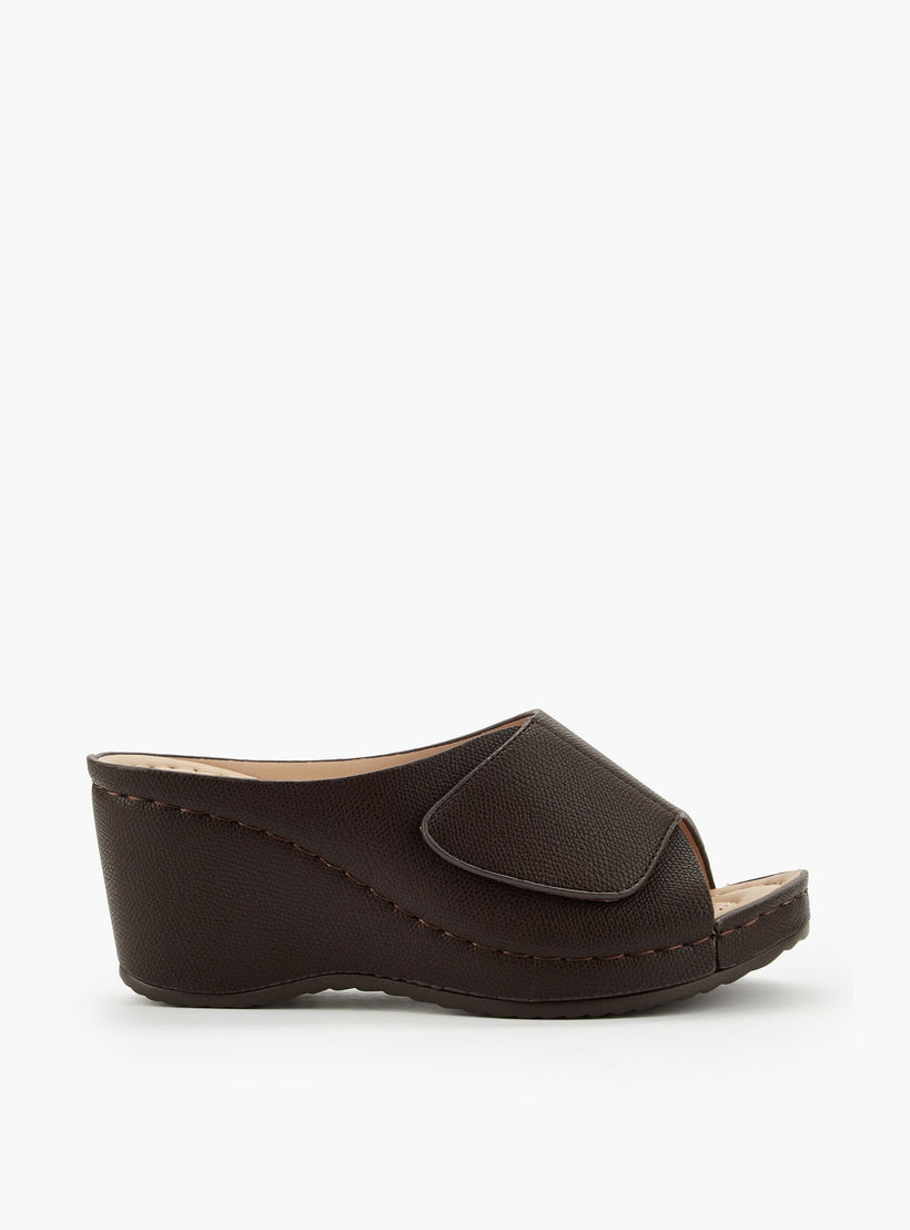 صندل ويدج بارز الملمس للنساء من فلورا بيلا-women-shoes-sandals-heeled-image-3