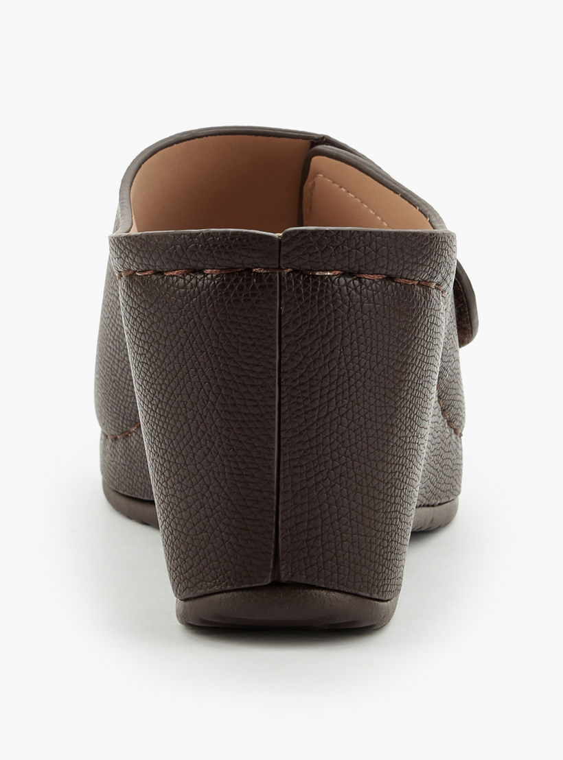 صندل ويدج بارز الملمس للنساء من فلورا بيلا-women-shoes-sandals-heeled-image-5