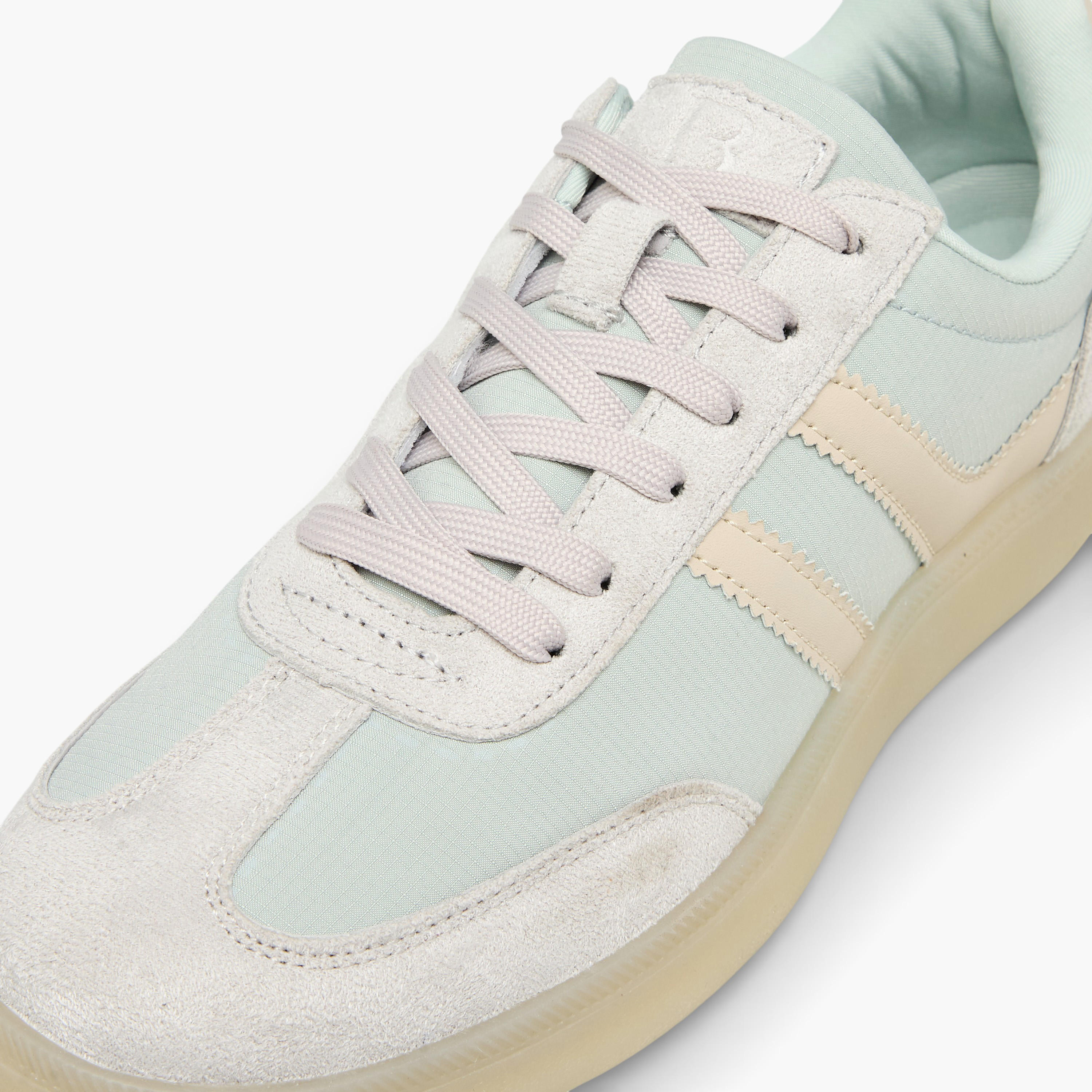 حذاء سنيكرز برباط إغلاق للنساء من فلورا بيلا-women-shoes-sneakers-image-4