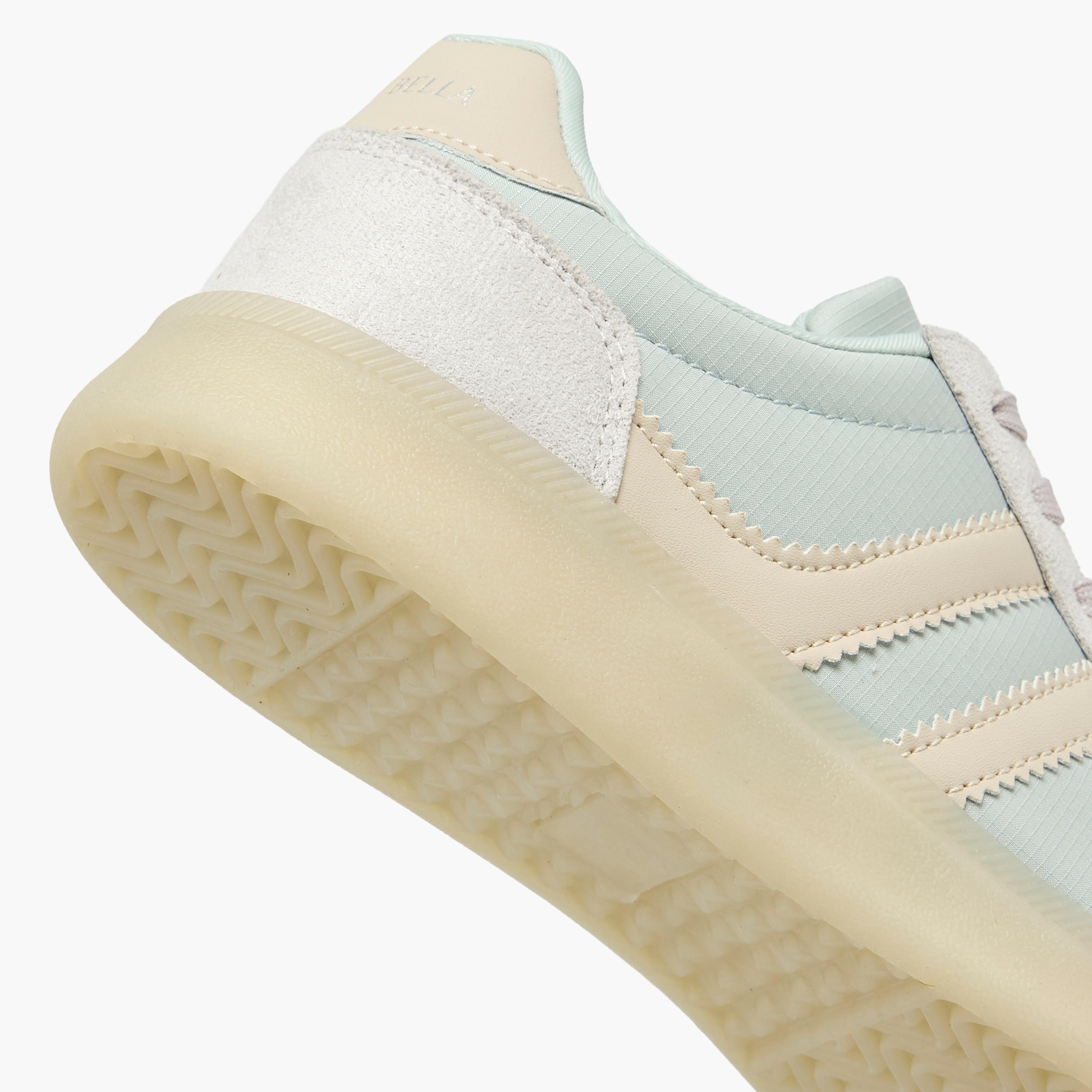 حذاء سنيكرز برباط إغلاق للنساء من فلورا بيلا-women-shoes-sneakers-image-5