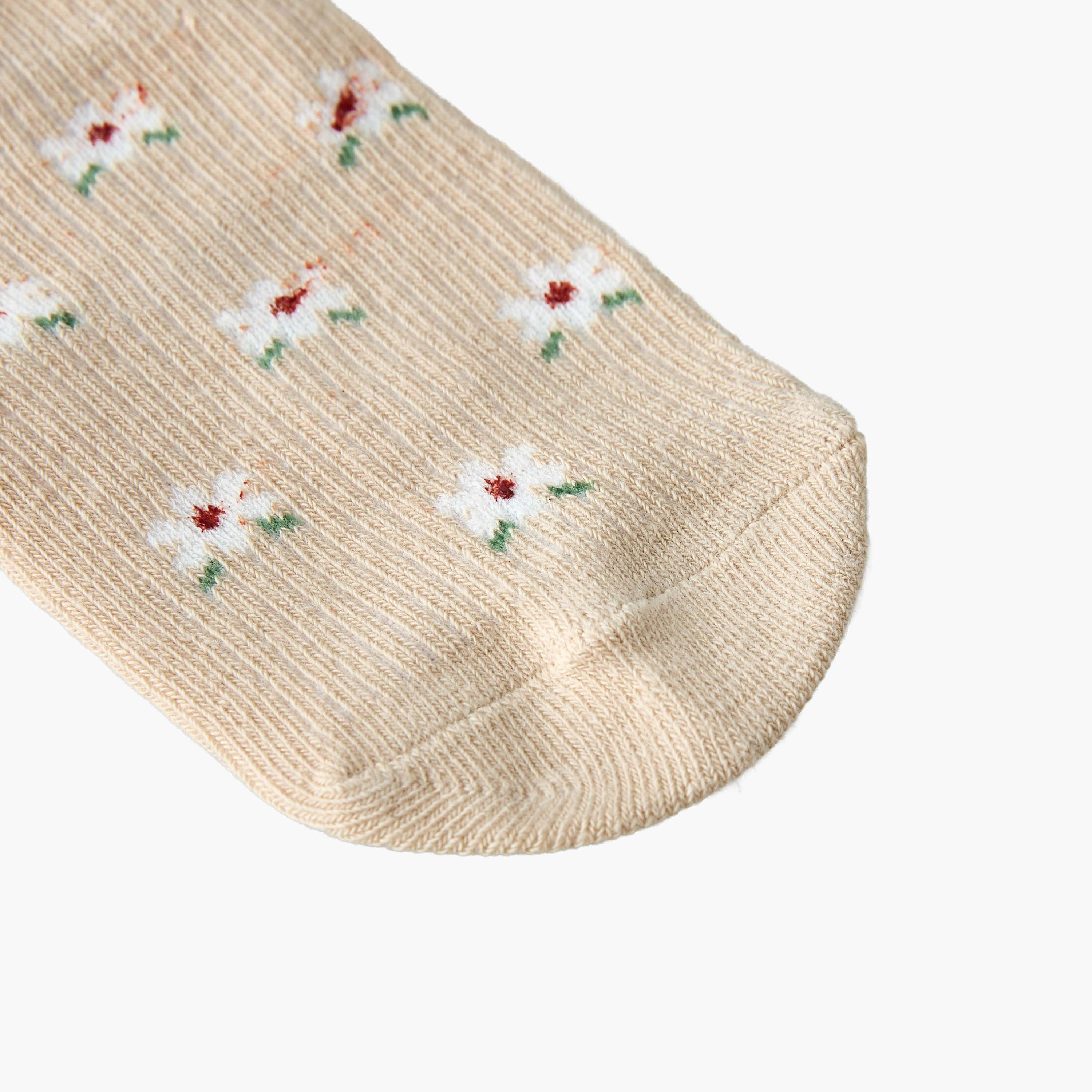 طقم جوارب متنوعة 5 أزواج بطول الكاحل وبحافة مموجة من بيرفيت-baby-girls-accessories-socks-image-3