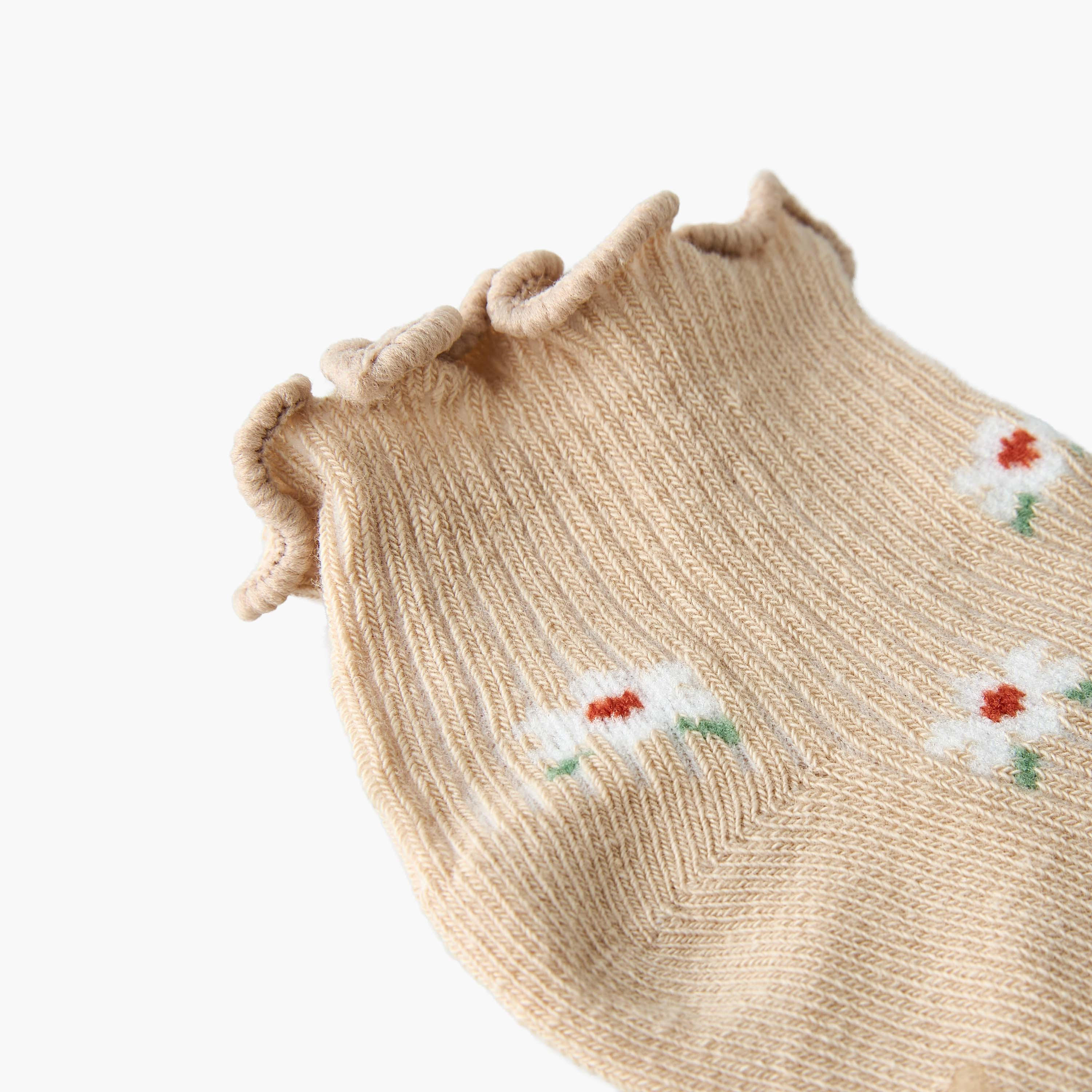 طقم جوارب متنوعة 5 أزواج بطول الكاحل وبحافة مموجة من بيرفيت-baby-girls-accessories-socks-image-4
