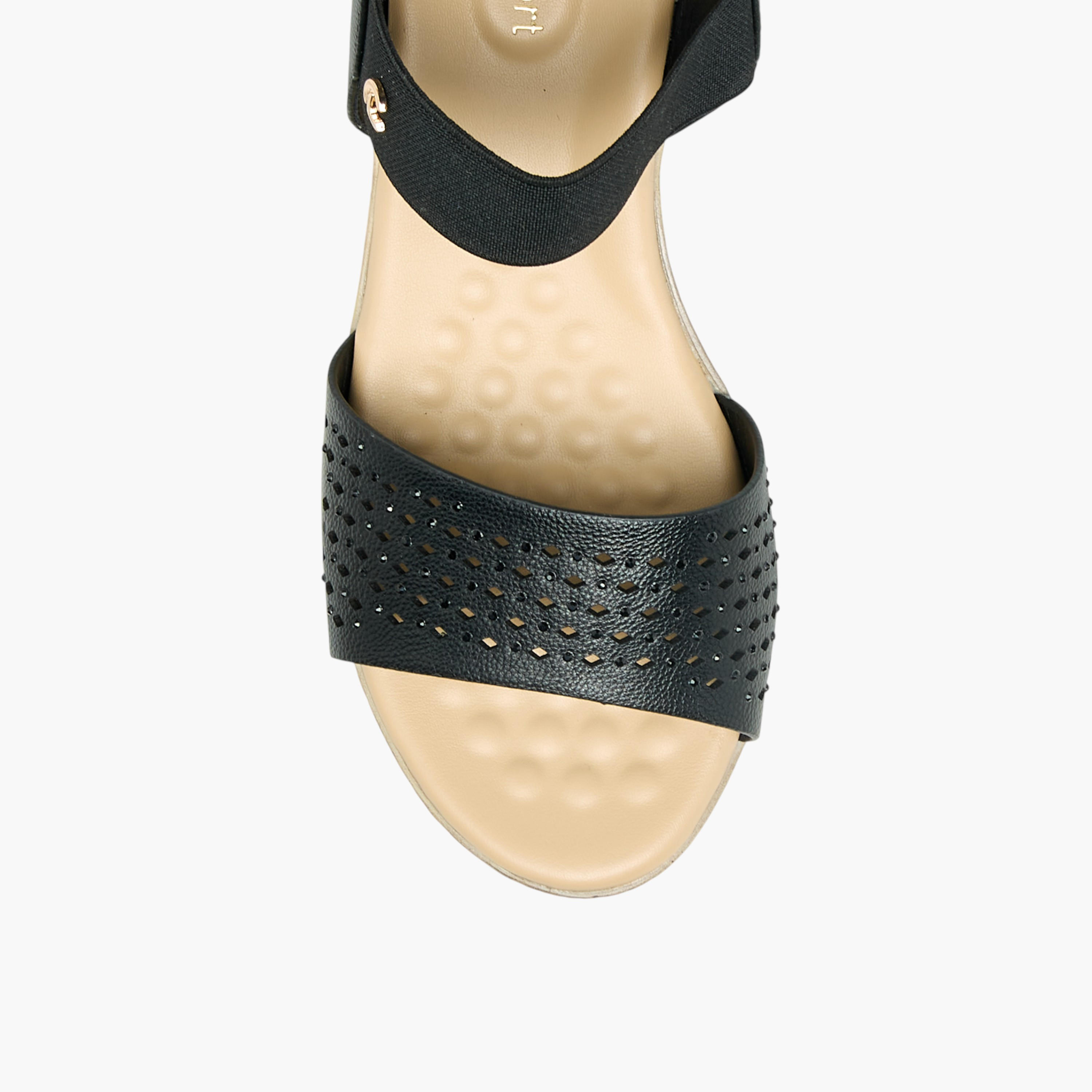 صندل بحزام خلفي وكعب ويدج للنساء من لو كونفورت-women-shoes-sandals-heeled-image-4