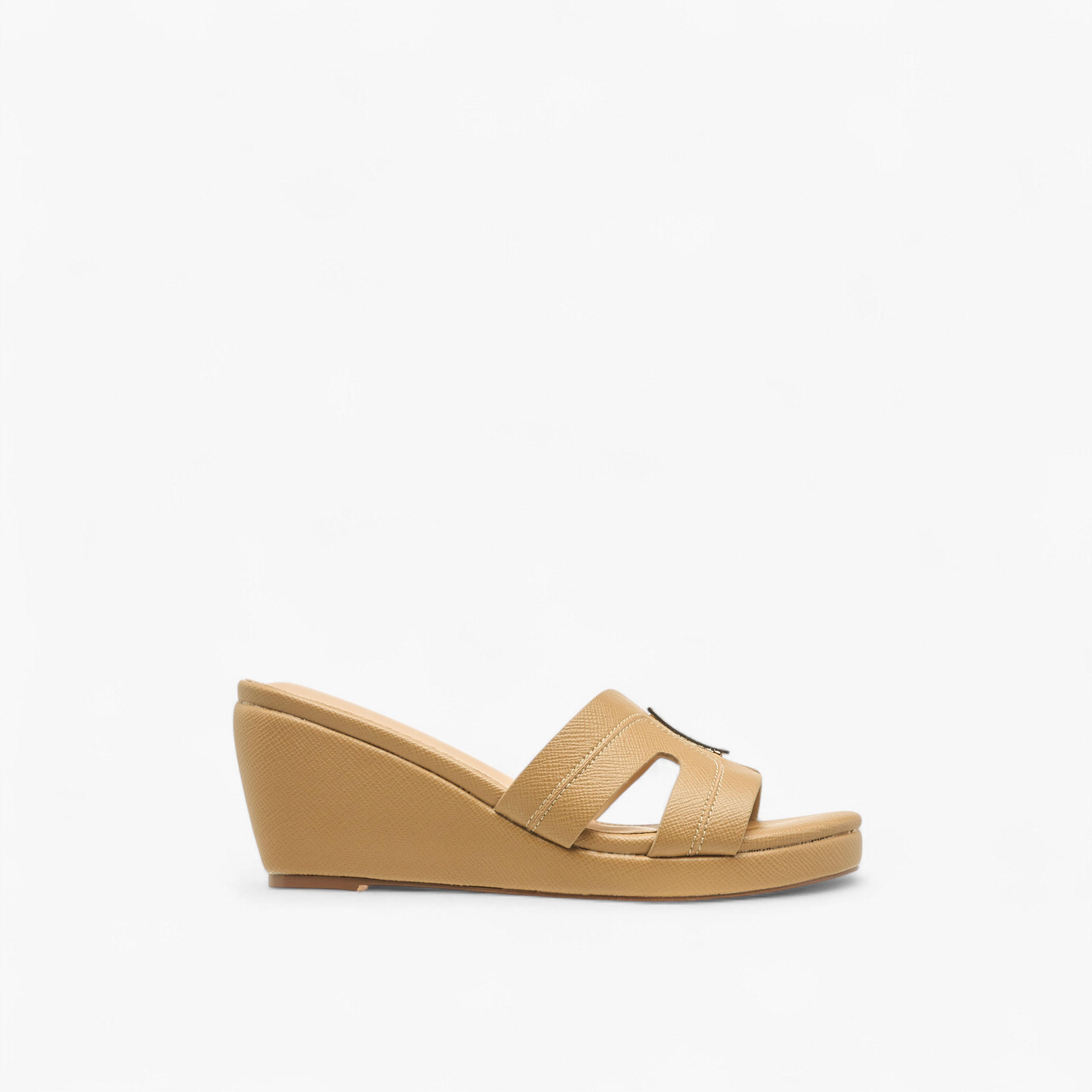 صندل بكعب ويدج وتفاصيل مفرغة للنساء من فلورا بيلا-women-shoes-sandals-heeled-image-3