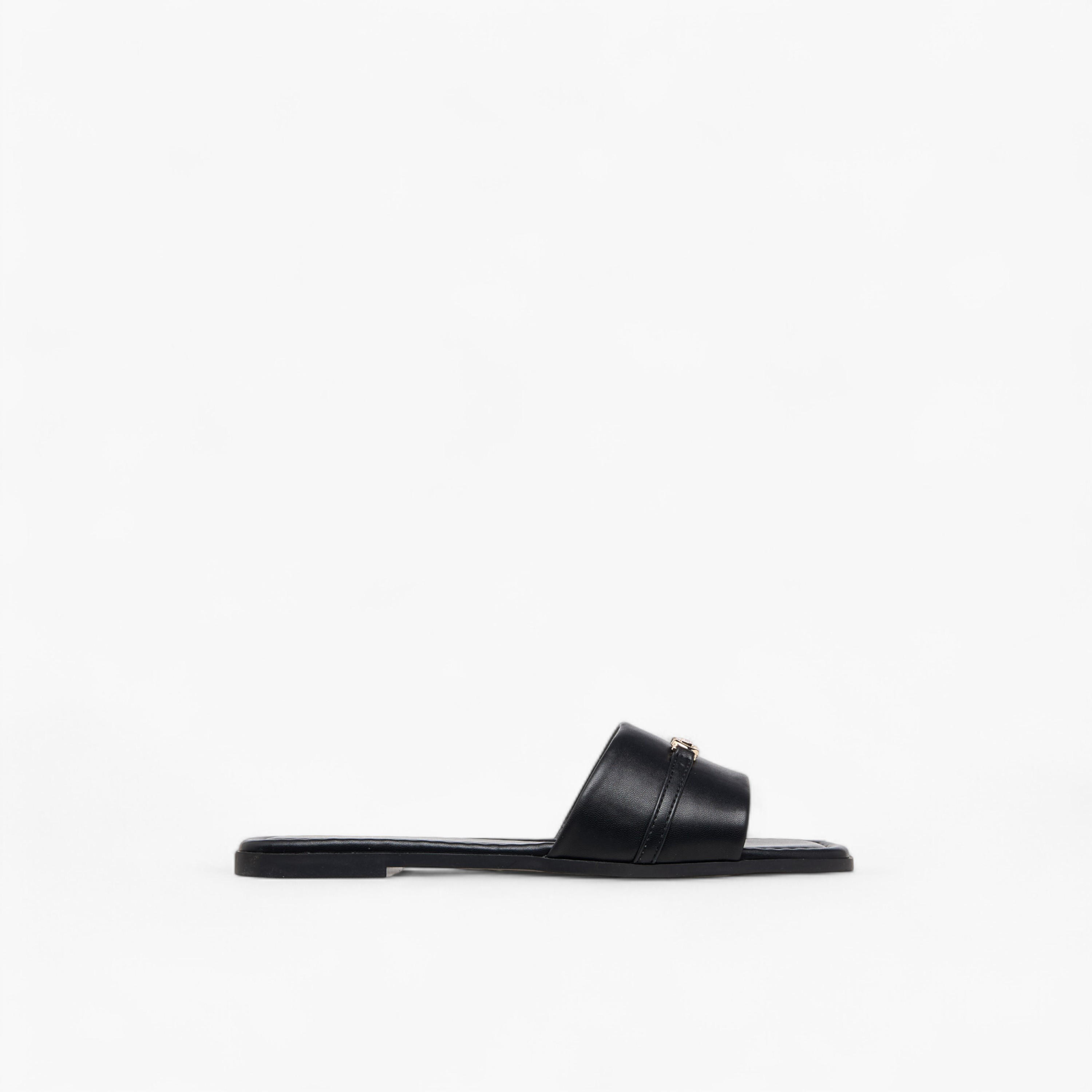 صندل سهل الارتداء بتفصيل إبزيم للنساء من سيليست-women-shoes-flats-sandals-image-3