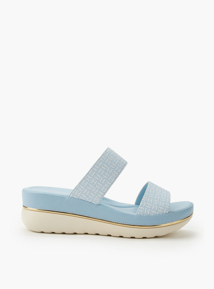 صندل بكعب عريض وطبعات مونوجرام للنساء من فلورا بيلا-women-shoes-flats-sandals-image-3