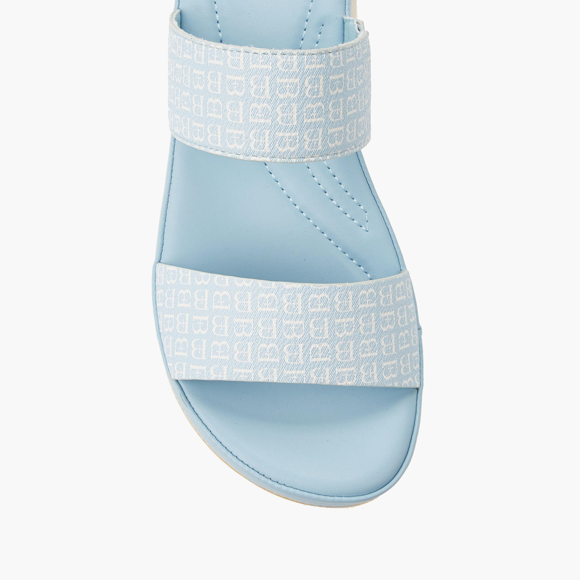 صندل بكعب عريض وطبعات مونوجرام للنساء من فلورا بيلا-women-shoes-flats-sandals-image-4