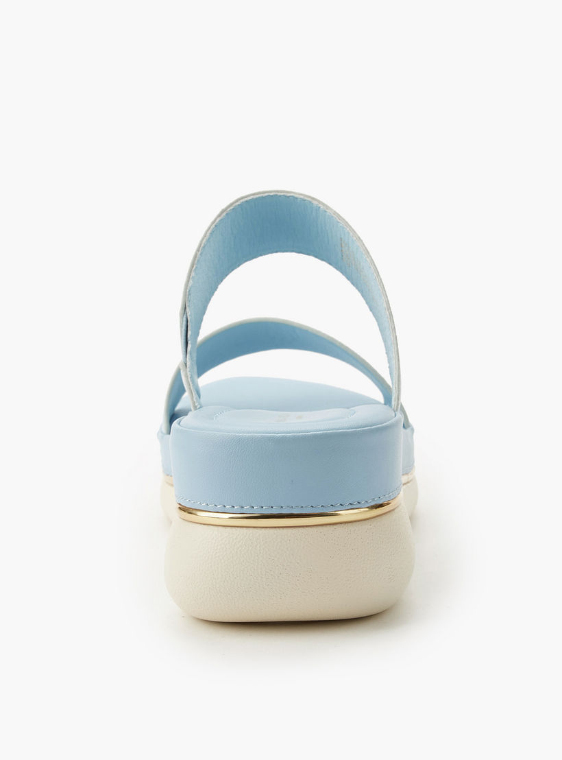 صندل بكعب عريض وطبعات مونوجرام للنساء من فلورا بيلا-women-shoes-flats-sandals-image-5