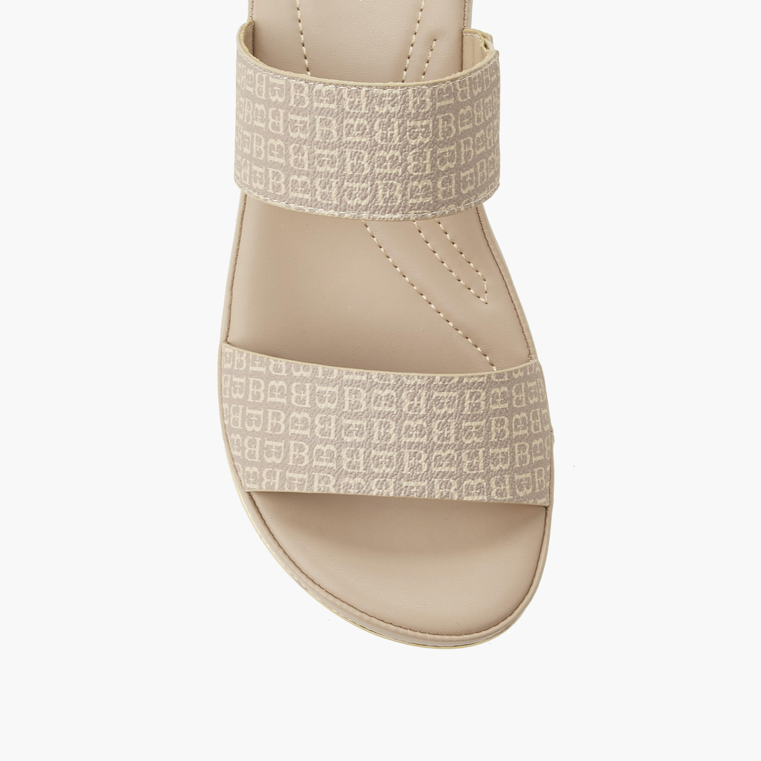 صندل بكعب عريض وطبعات مونوجرام للنساء من فلورا بيلا-women-shoes-flats-sandals-image-4