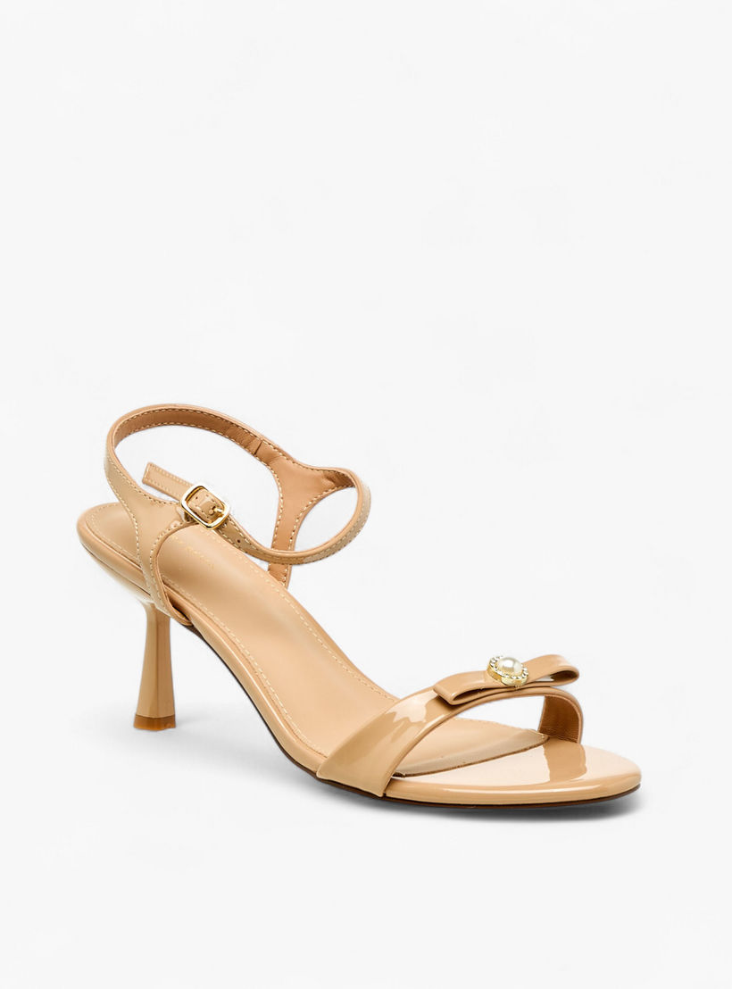 صندل بحزام وكعب مدبب وتفاصيل فيونكة للنساء من فلورا بيلا-women-shoes-sandals-heeled-image-2