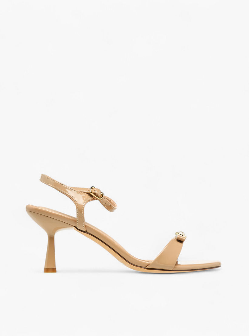 صندل بحزام وكعب مدبب وتفاصيل فيونكة للنساء من فلورا بيلا-women-shoes-sandals-heeled-image-3