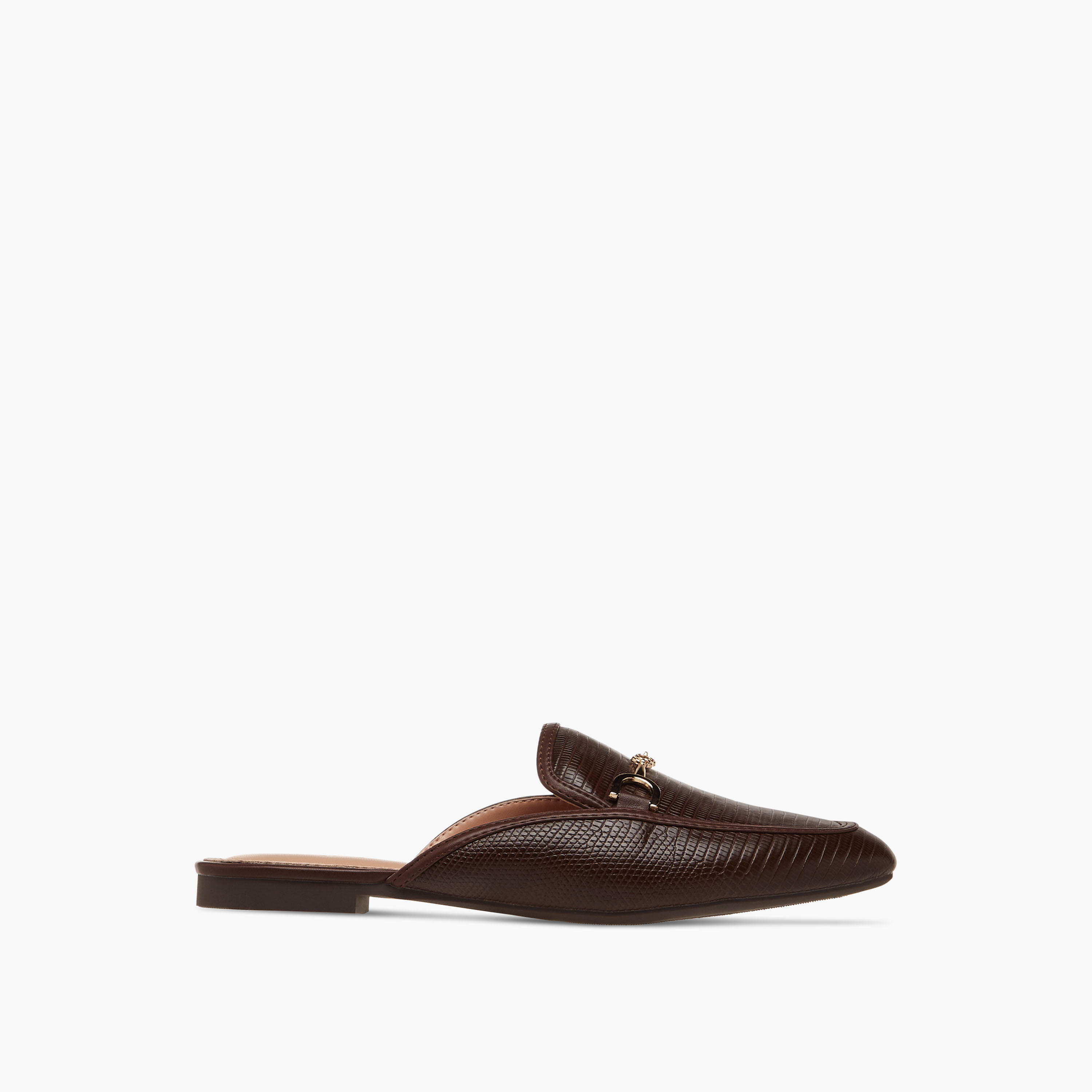 حذاء ميول سهل الارتداء بزينة معدن للنساء من سيليست-women-shoes-flats-mules-image-3