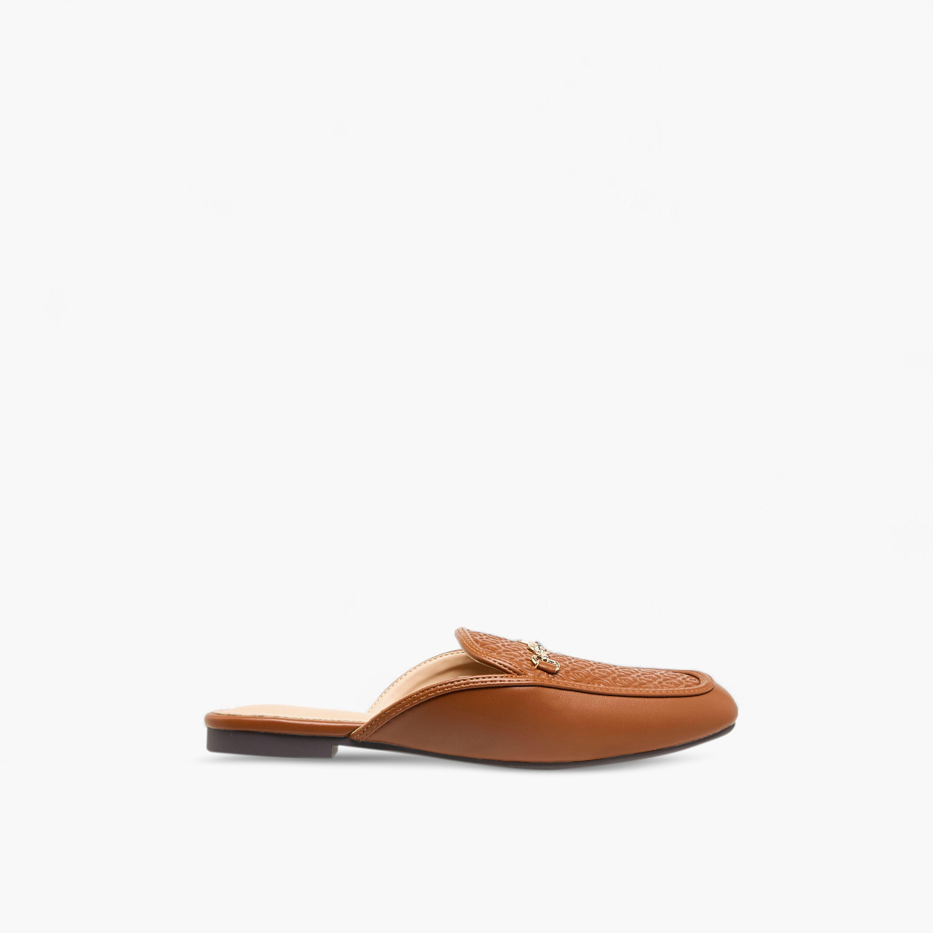 حذاء ميول بنقوش مونوجرام للنساء من سيليست-women-shoes-flats-mules-image-3
