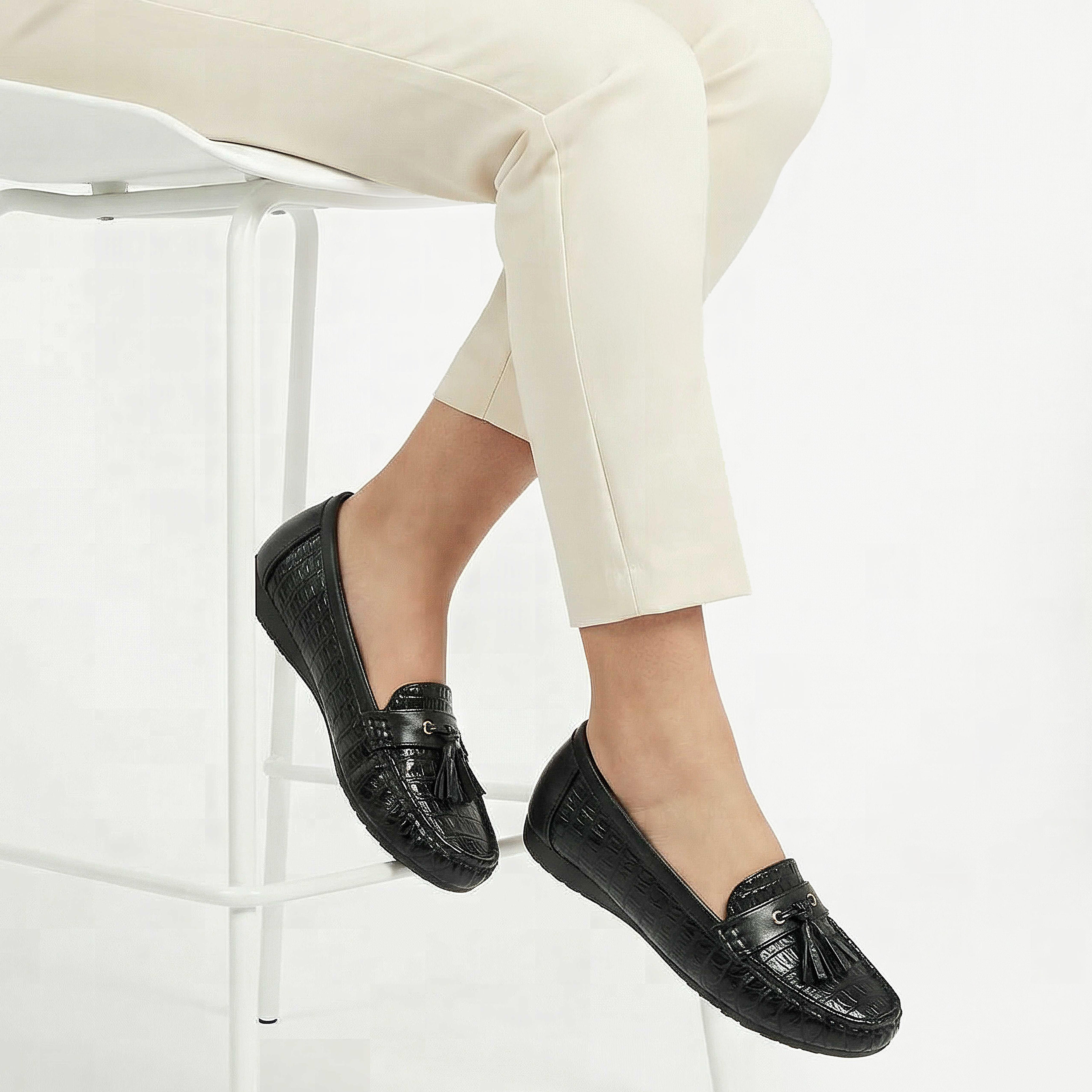 حذاء لوفر بشرابة للنساء من لو كونفورت-women-shoes-flats-loafers-image-2
