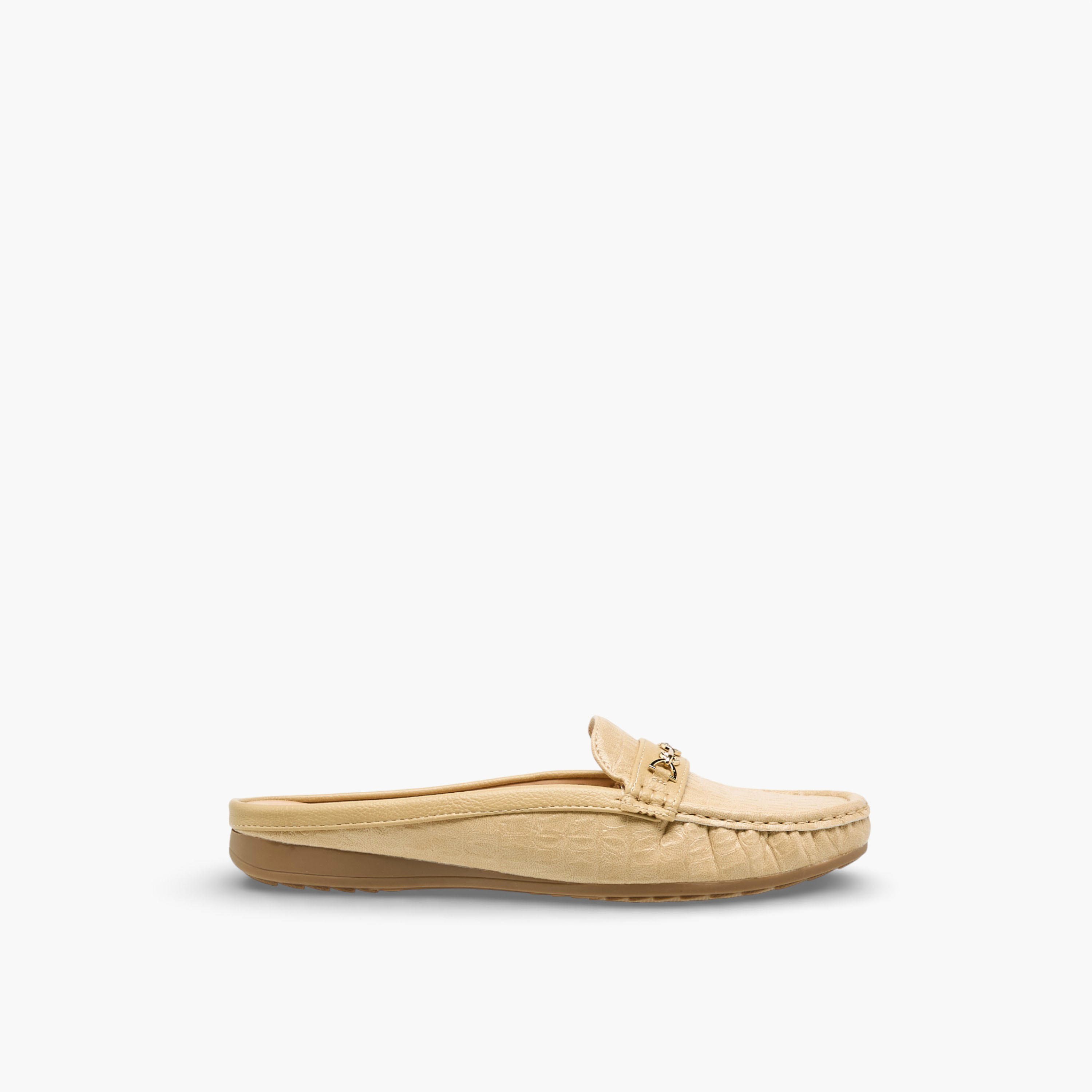 حذاء ميول بزينة معدن للنساء من لو كونفورت-women-shoes-flats-mules-image-3