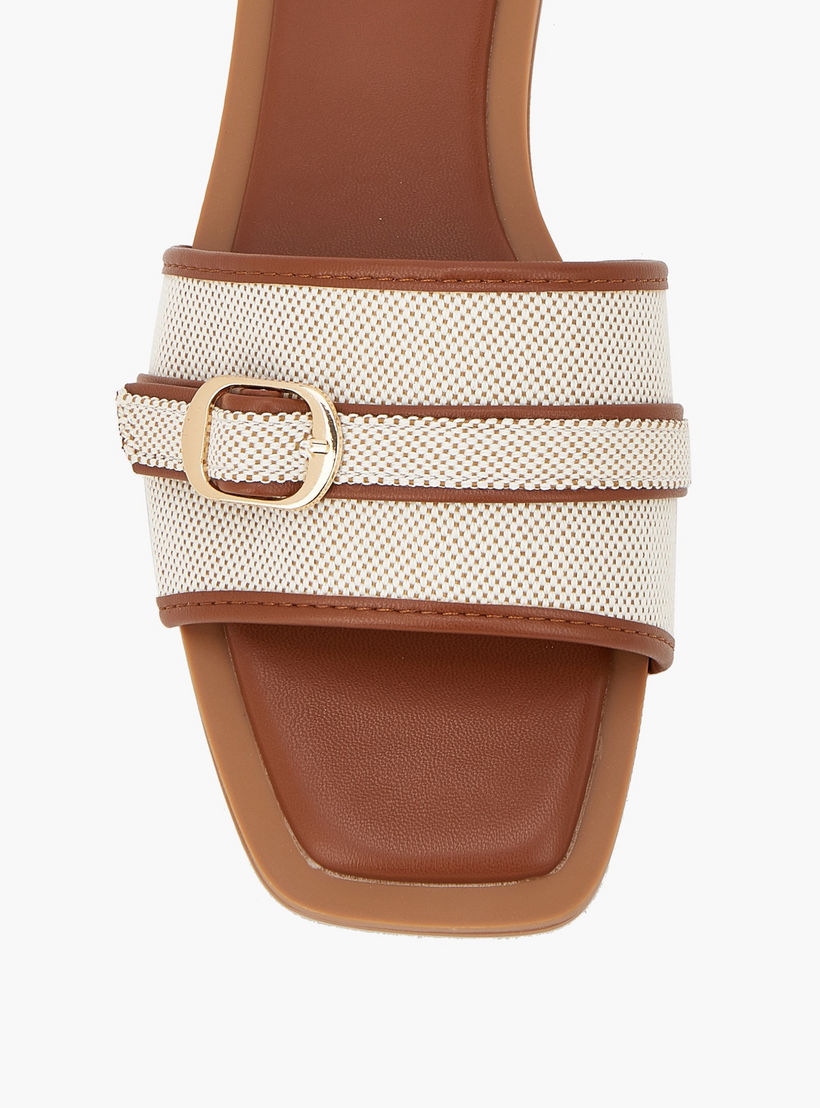 صندل مسطح بارز الملمس بتفاصيل إبزيم للنساء من سيليست-women-shoes-sandals-flats-image-4