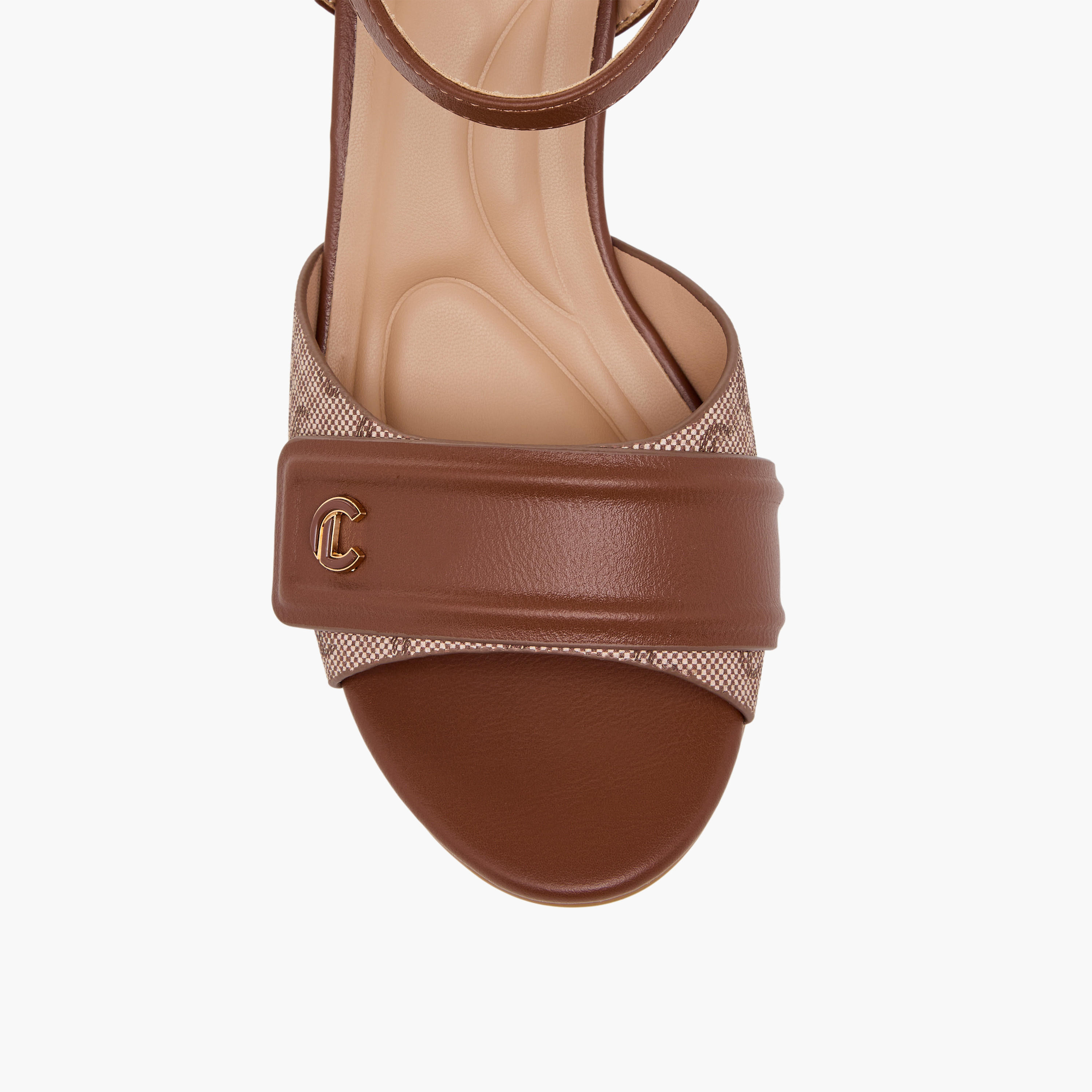 صندل بكعب سميك وطبعات مونوجرام للنساء من لو كونفورت-women-shoes-sandals-heeled-image-7