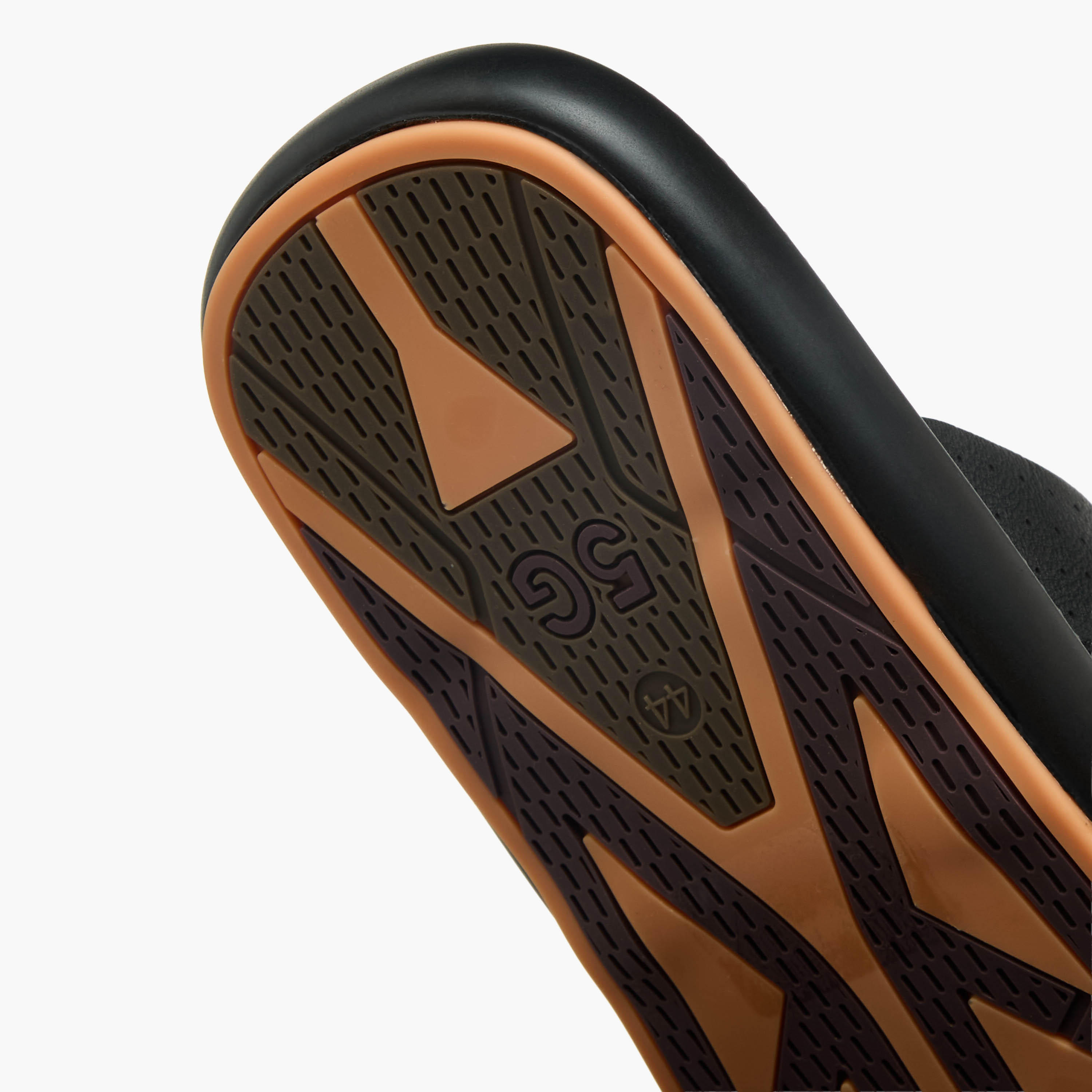 صندل مريح بحزام متقاطع للرجال من أل بي أل من شو إكسبريس-men-shoes-sandals-image-6