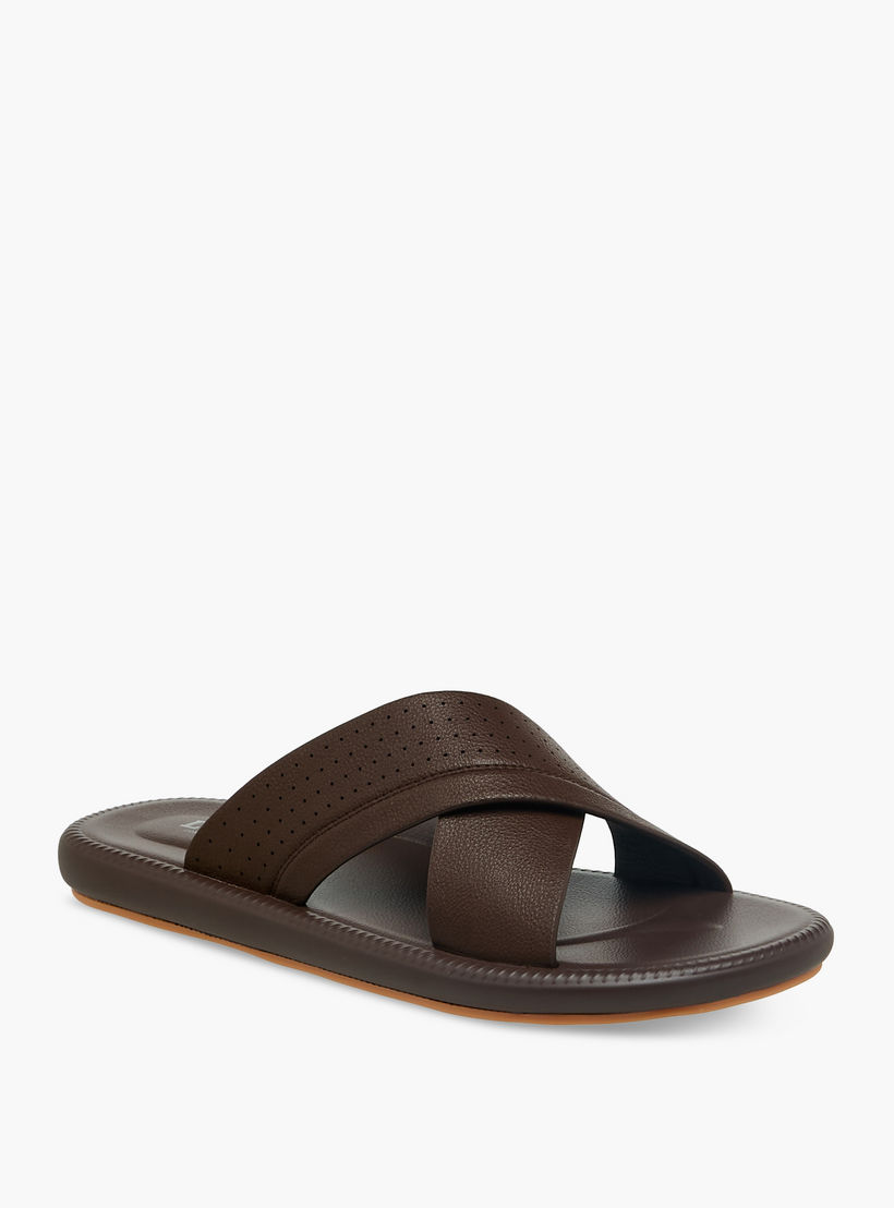 صندل مريح بحزام متقاطع للرجال من أل بي أل من شو إكسبريس-men-shoes-sandals-image-2
