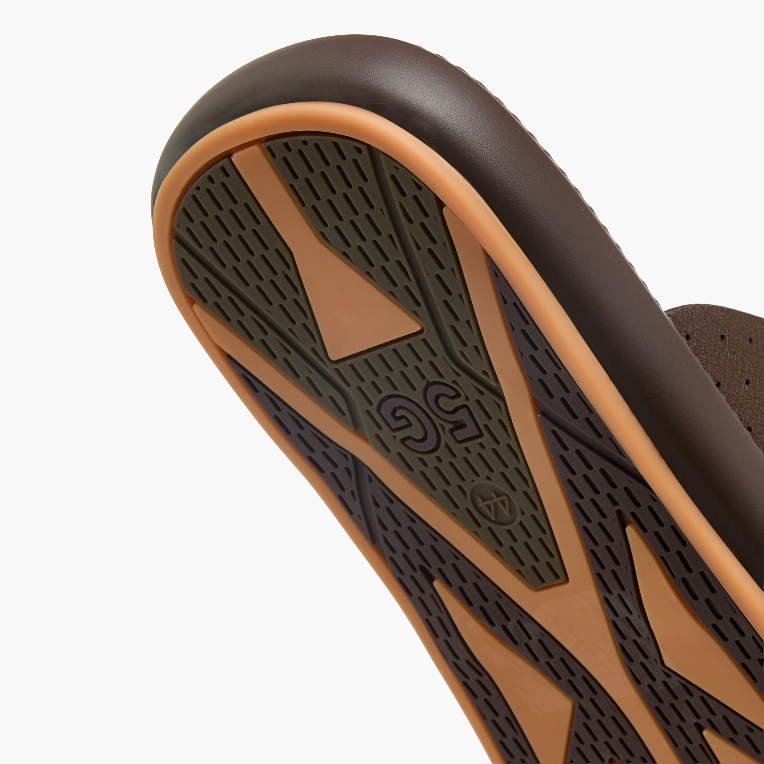 صندل مريح بحزام متقاطع للرجال من أل بي أل من شو إكسبريس-men-shoes-sandals-image-6