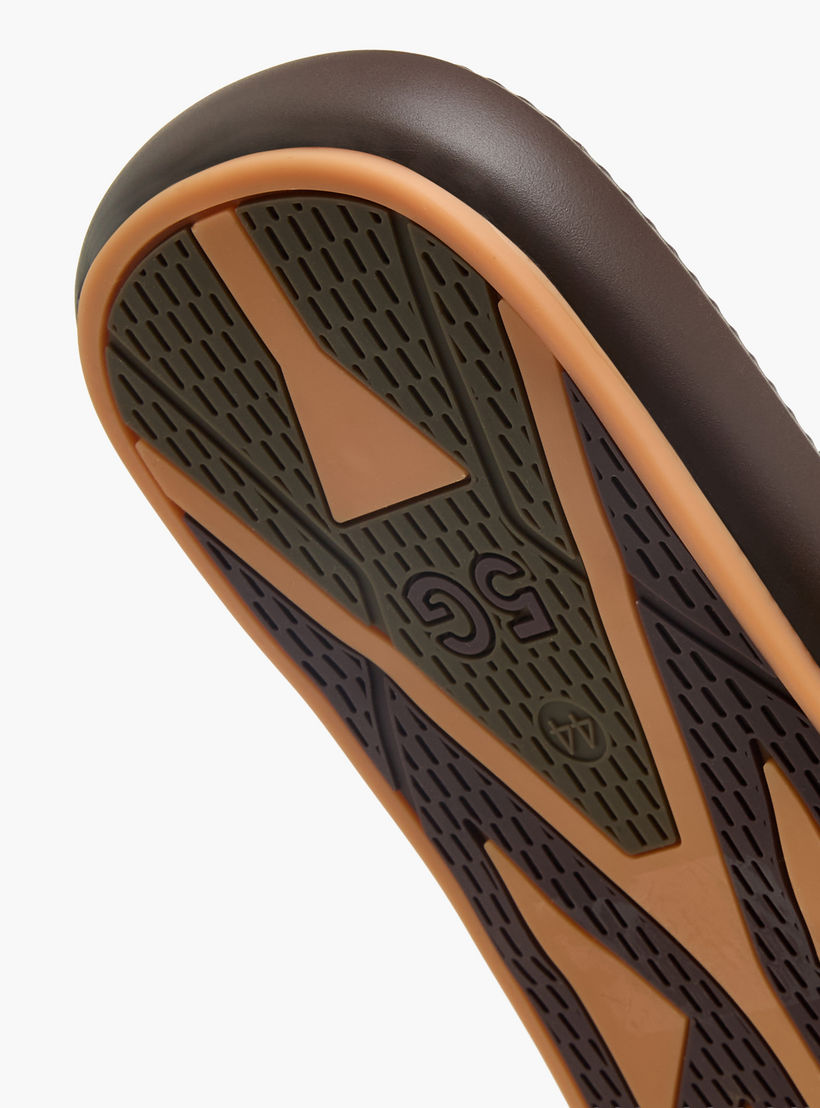 صندل مريح بحزام متقاطع للرجال من أل بي أل من شو إكسبريس-men-shoes-sandals-image-6