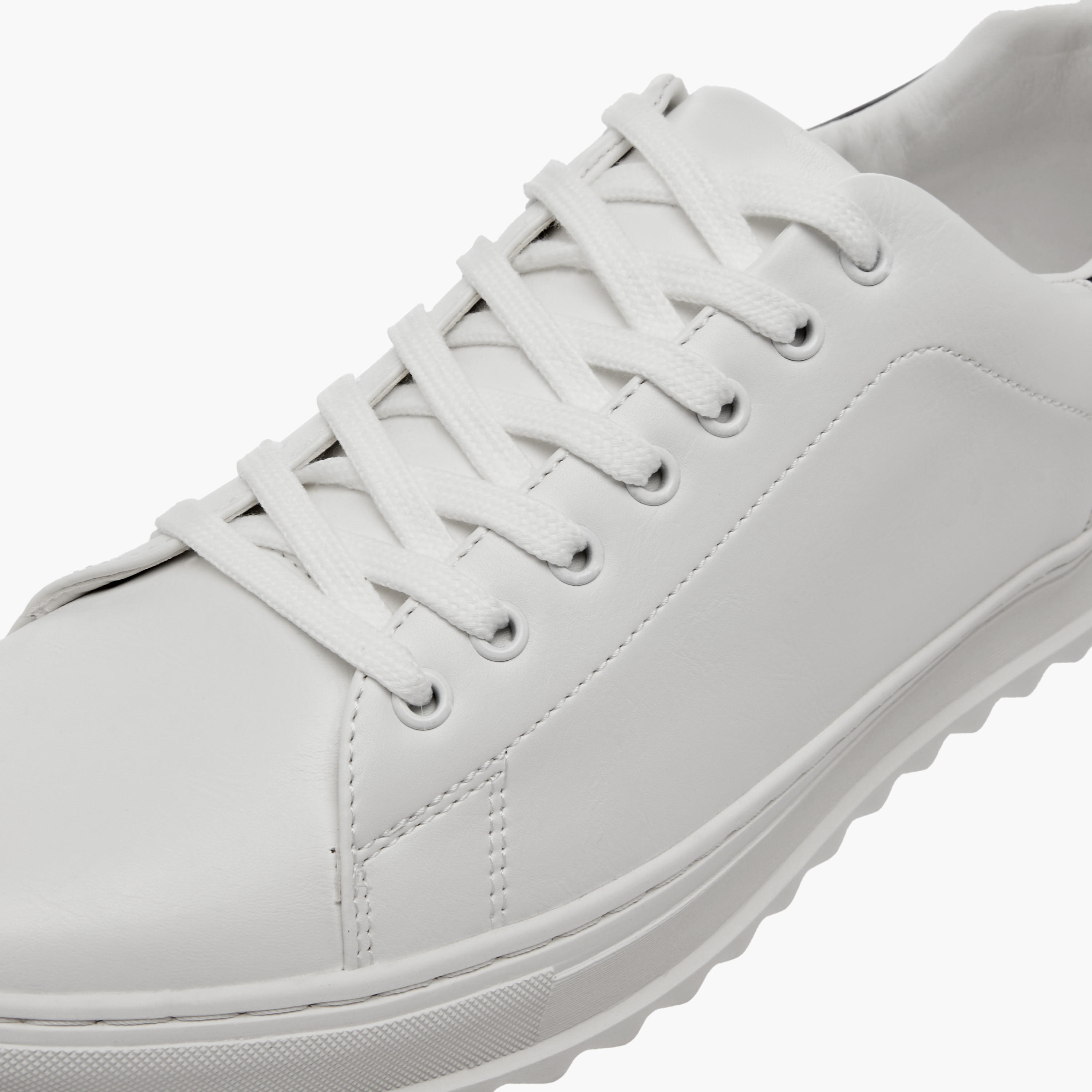 حذاء سنيكرز سادة برباط من إل بي إل من شو إكسبرس-men-shoes-sneakers-image-4