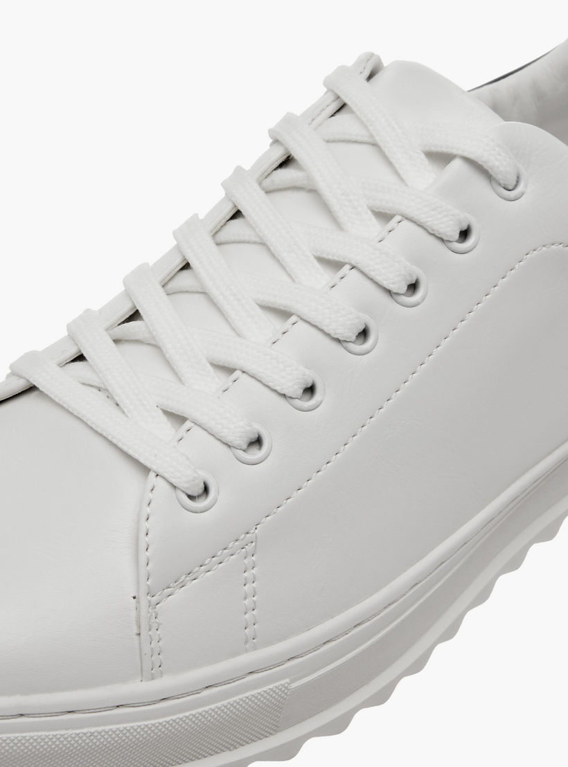 حذاء سنيكرز سادة برباط من إل بي إل من شو إكسبرس-men-shoes-sneakers-image-4