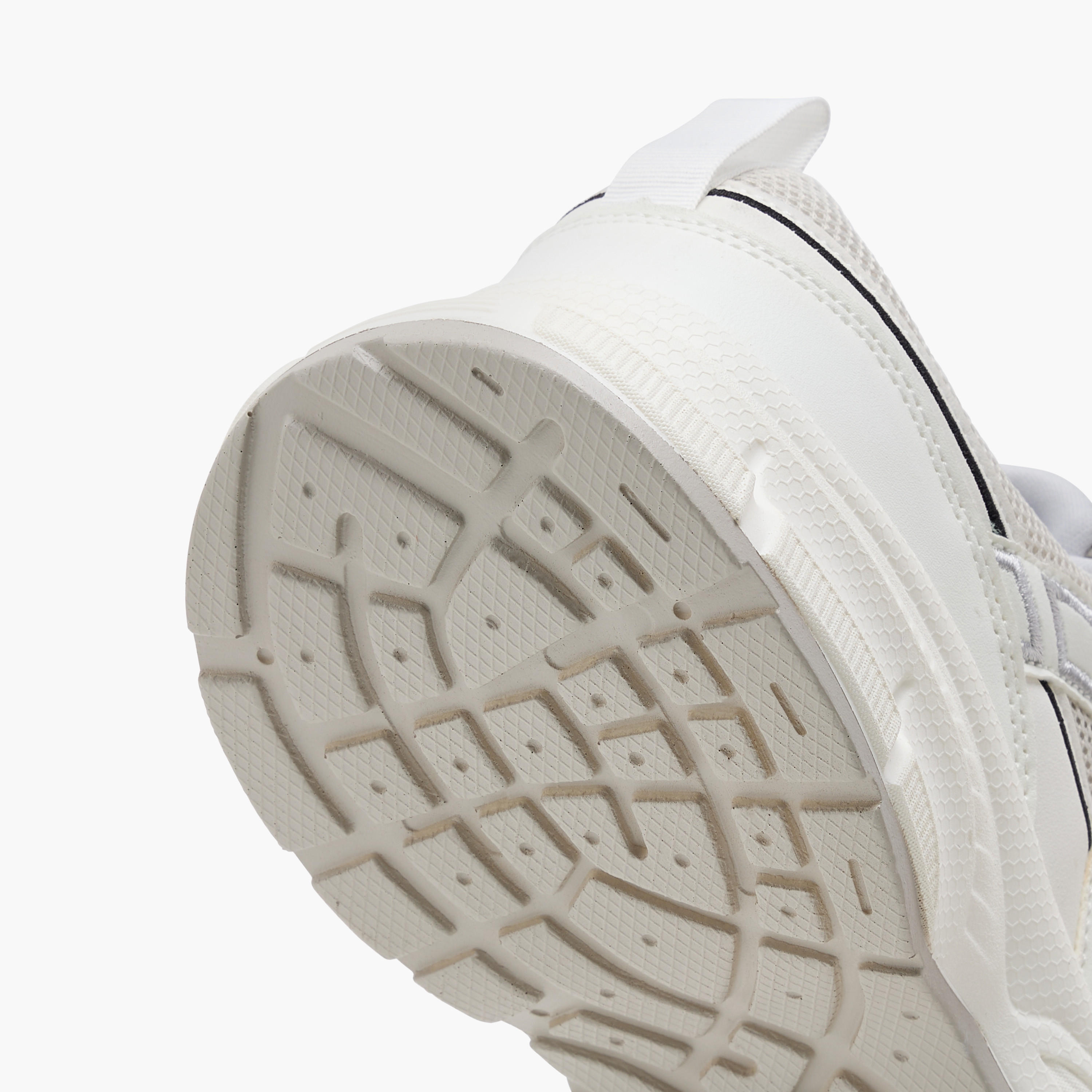 حذاء سنيكرز بألواح مع رباط إغلاق من فلورا بيلا-women-shoes-sneakers-image-5
