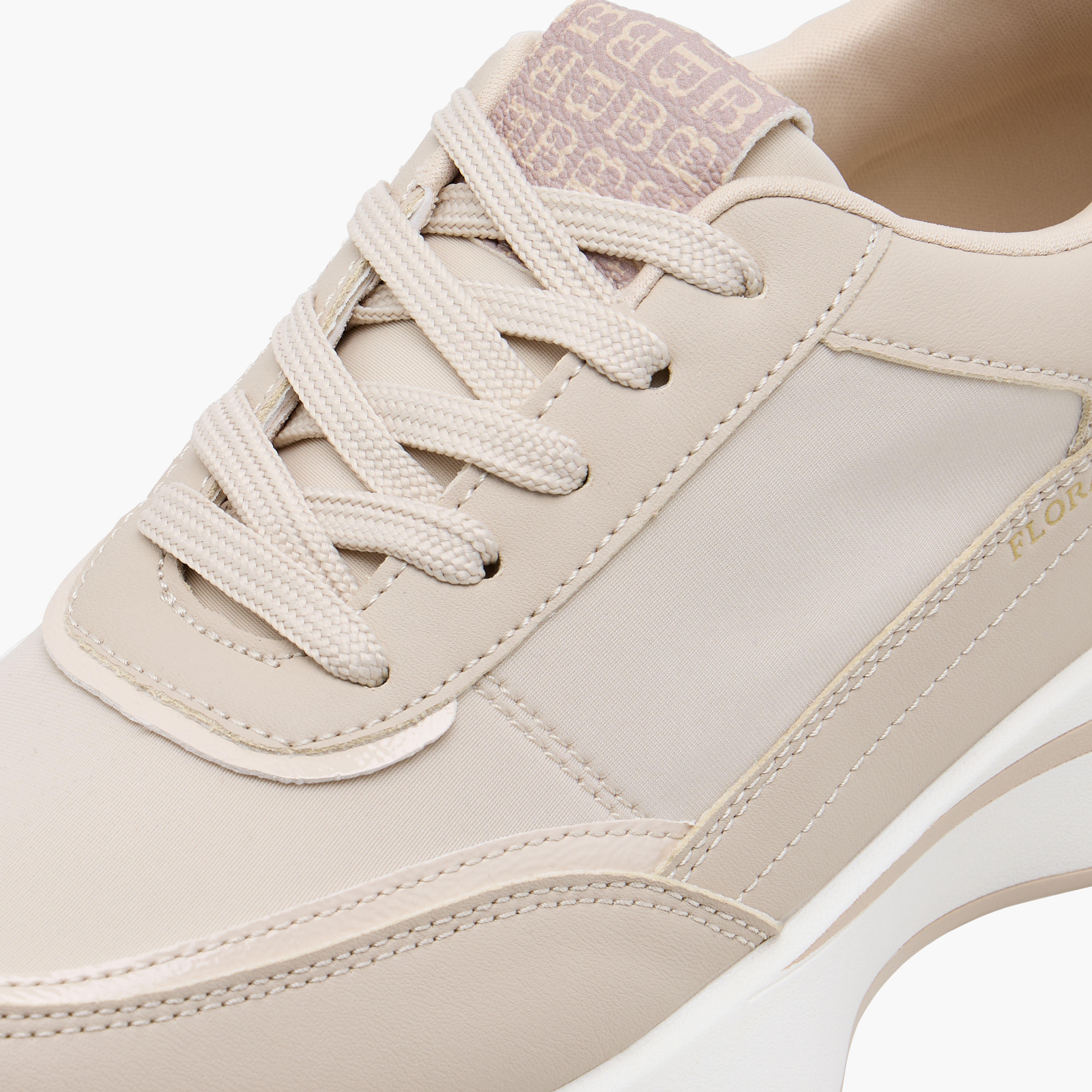 حذاء سنيكرز برباط إغلاق وطبعات مونوجرام من فلورا بيلا-women-shoes-sneakers-image-4