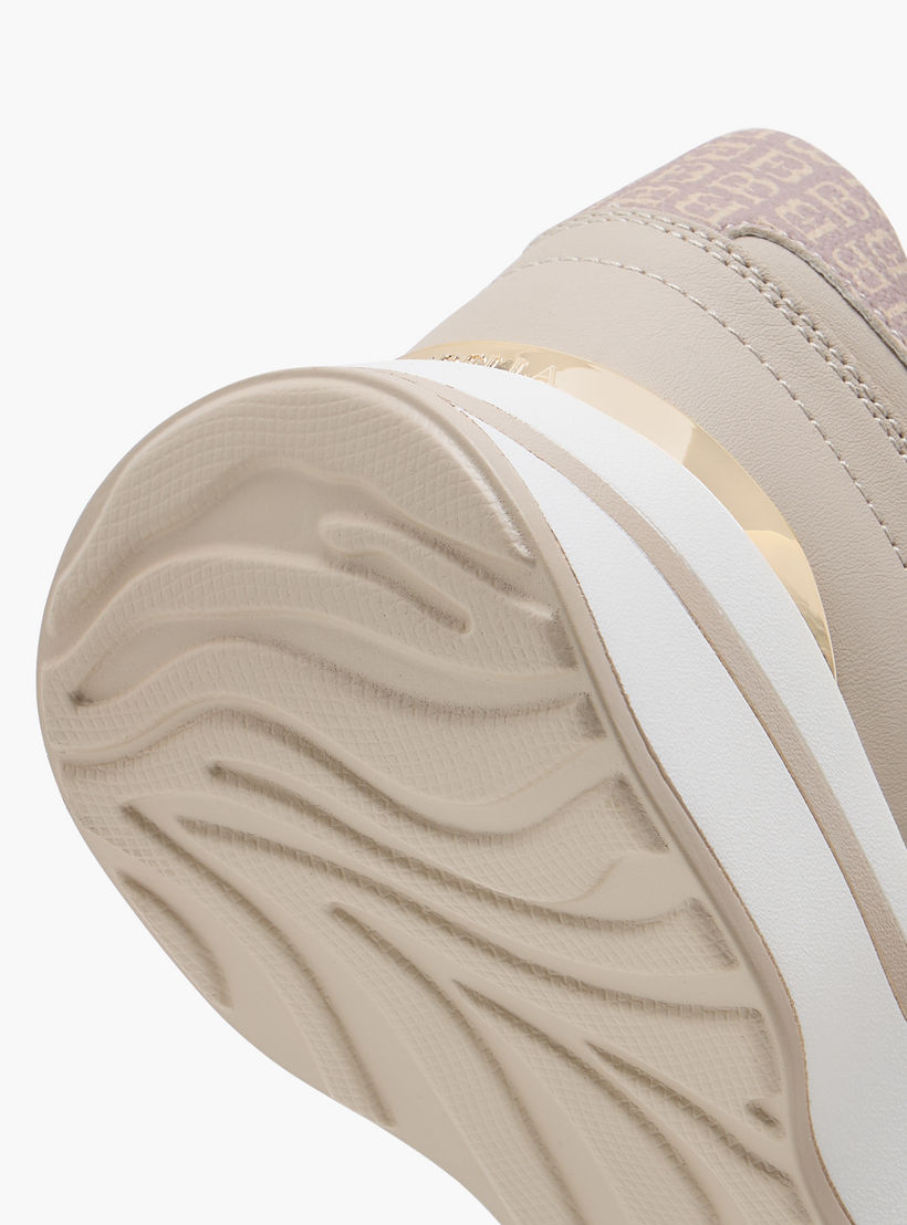 حذاء سنيكرز برباط إغلاق وطبعات مونوجرام من فلورا بيلا-women-shoes-sneakers-image-5