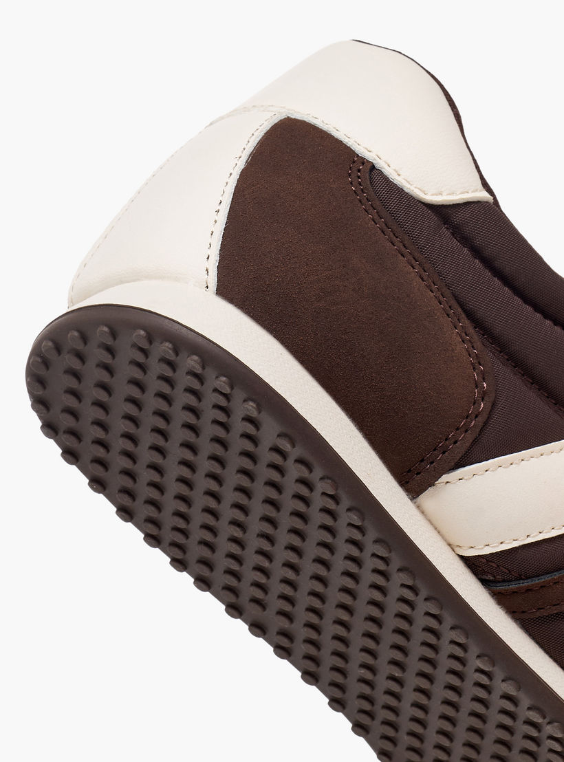 حذاء سنيكرز برقبة للكاحل وزينة بوم بوم للنساء من فلورا بيلا-women-shoes-sneakers-image-8