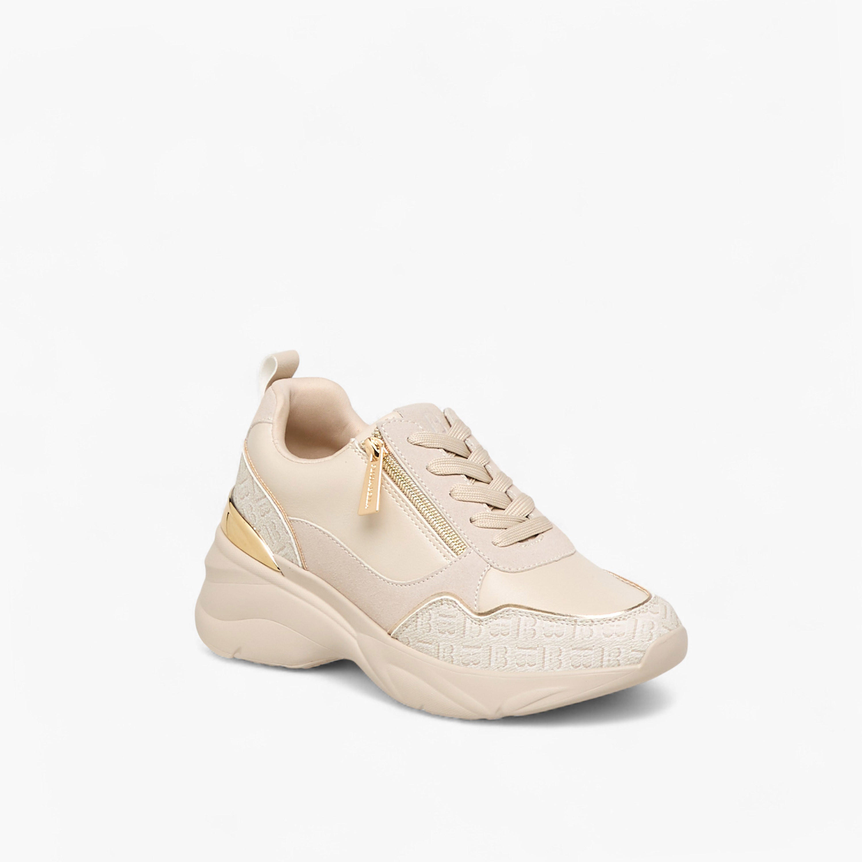 حذاء سنيكرز برباط إغلاق وشريط مونوجرام للنساء من فلورا بيلا-women-shoes-sneakers-image-2